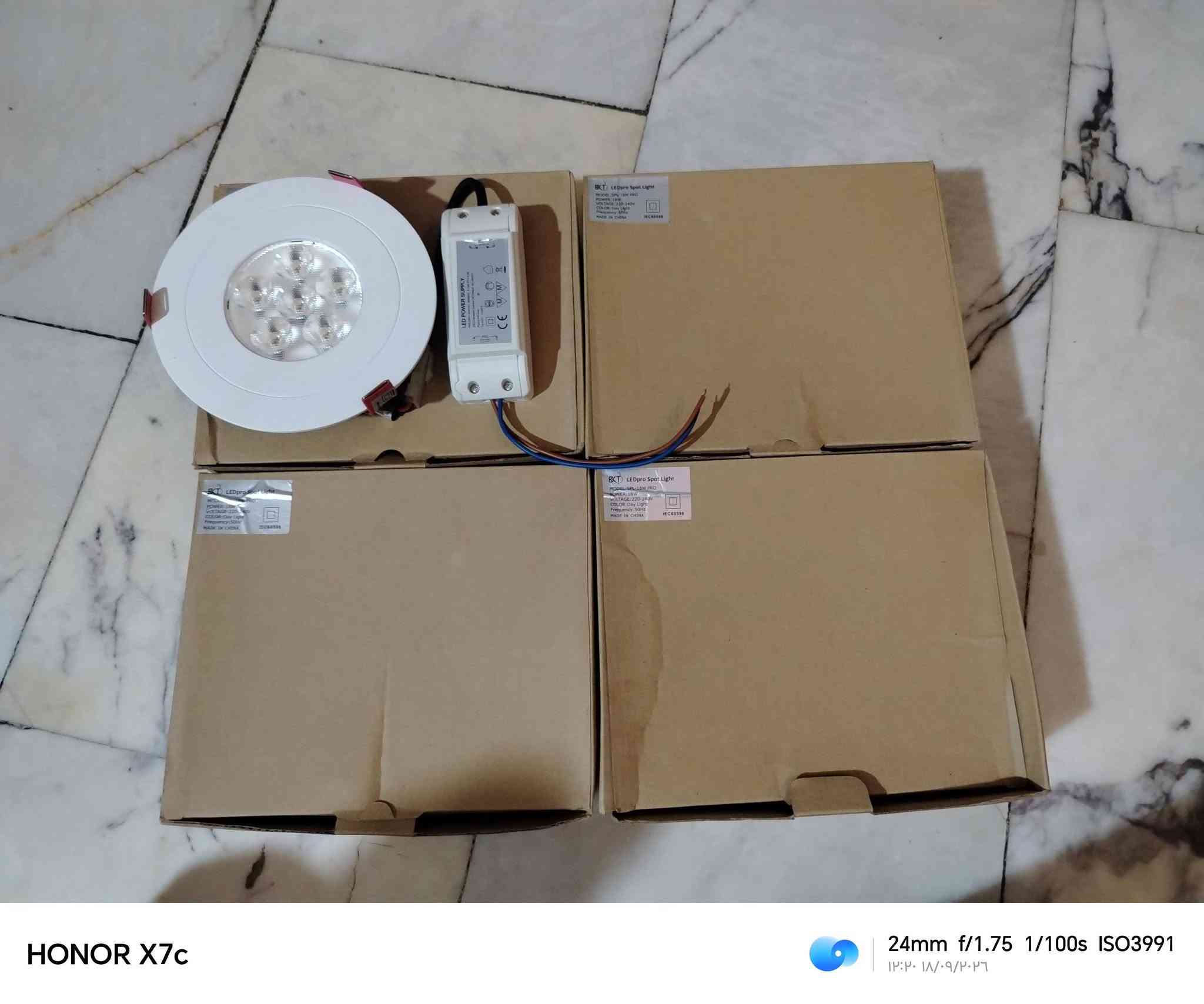 سلام عليكم
عندي هاذه سبورت لايت مال سقوف ثانويه مال ديكور

نوعيهه اصليه امانت الله   عرض الوجه 15سلنتيم
وعرض الضهر 12سانتيم  العدد 100 وسعر القطعه الواحده 2000دينار    المكان بغداد  الفضيليه

رقم *********** وبي واتساب 
َ

نص مكتوب في الصور:
- HONOR X7c 24mm f/1.75 1/100s ISO3991 ۱۴:۲۰ ۱۴۰۲/۰۹/۲۰
- HONOR X7c 24mm f/1.75 1/100s ISO4050 ١٢:٢٠ ١٨/٠٩/٢٠٢٦