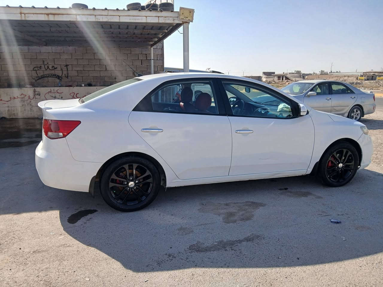 سلام عليكم كيا سيراتو موديل ٢٠١١ بيها جاملغ خلفي وباب خلفي صبغ  وبيها بارد اي نقص مابيها فتحة وشاشة وشفتات سرعة بسمي السيارة مكانها سامراء سعرها٨٩ للاتصال ***********
