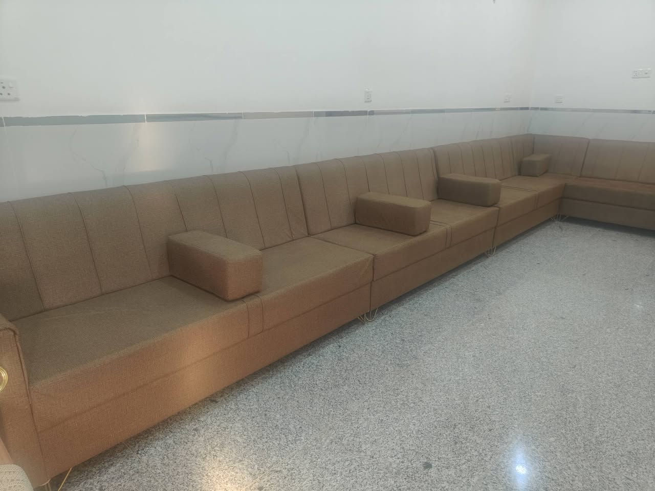 ديوان ١٨مقعد • تفصال عراقي • مستخدم قليل