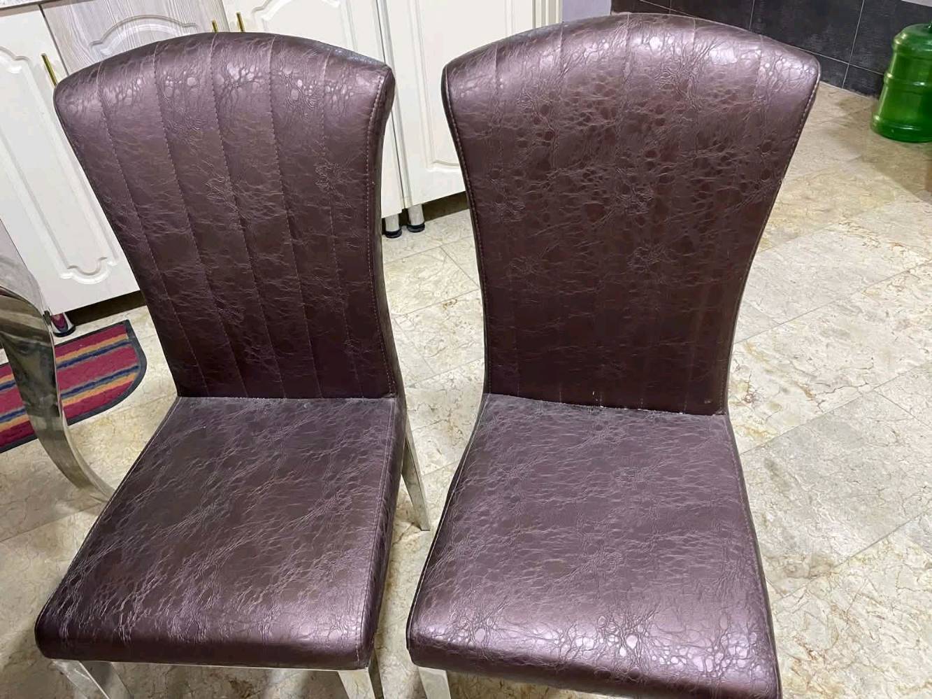 ميز طعام مرمر مع ٦ كراسي نضيف جدا السعر 300 ااف
تگدر تذكرلنا شنو المنطقة/المدينة حتى نرتب الاستلام؟: 
بغداد حي القاهره
السطح شنو بالضبط: مرمر طبيعي لو زجاج/بديل مرمر؟: 
مرمر 
السعر 300 ألف نهائي لو بيه قابلية للتفاوض؟: 
كلا