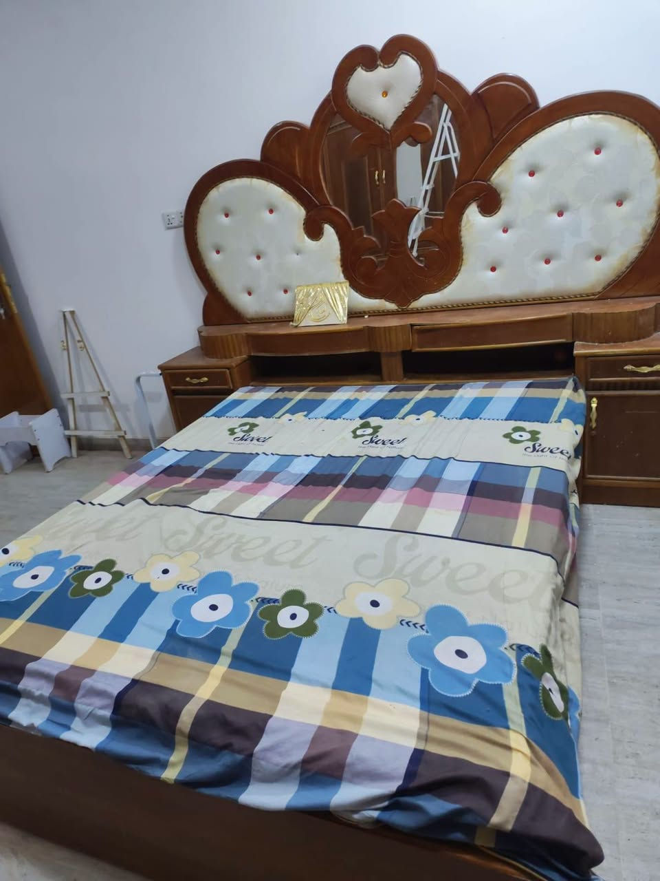 غرفة اخشاب صاج شغل الحلة دوشمة جلد ظهر جرجوبة 6 بيبان ب 600 ألف الحي الجامعي. بلااااااااااااااش 
***********
