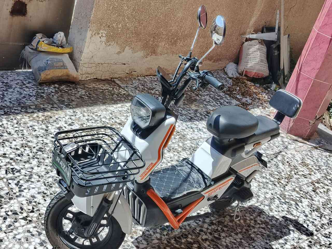 🔥🔥 للبيع دراجة كهربائية RAYAN MOTOR حجم 14 🔥🔥
للبيع دراجة ريان نظيفة جداً ومرتبة، استعمال شهر فقط، 

⚡ المواصفات: ✅ RAYAN MOTOR
✅ حجم 14
✅ 4 بطاريات
✅ البطاريات بعدها جديدة وحالتها ممتازة جداً 🔋
✅ سلة أمامية كبيرة
✅ كرسي خلفي مريح
✅ تايرات نظيفة
✅ الدراجة شغالة وجاهزة للاستخدام
✅ نظافة واضحة بالصور 📸

💰 السعر: 450,000 دينار فقط 🔥 قابل للتفاوض للجاد فقط

📍 الموقع: [بغداد مصفى الدورة ] 📞 الاتصال/واتساب: [***********]

💵 البيع نقداً
👀 الفحص أمام المشتري

دراجة نظيفة وتستاهل، والبطاريات وحدها بحالة ممتازة 🔋🔥
