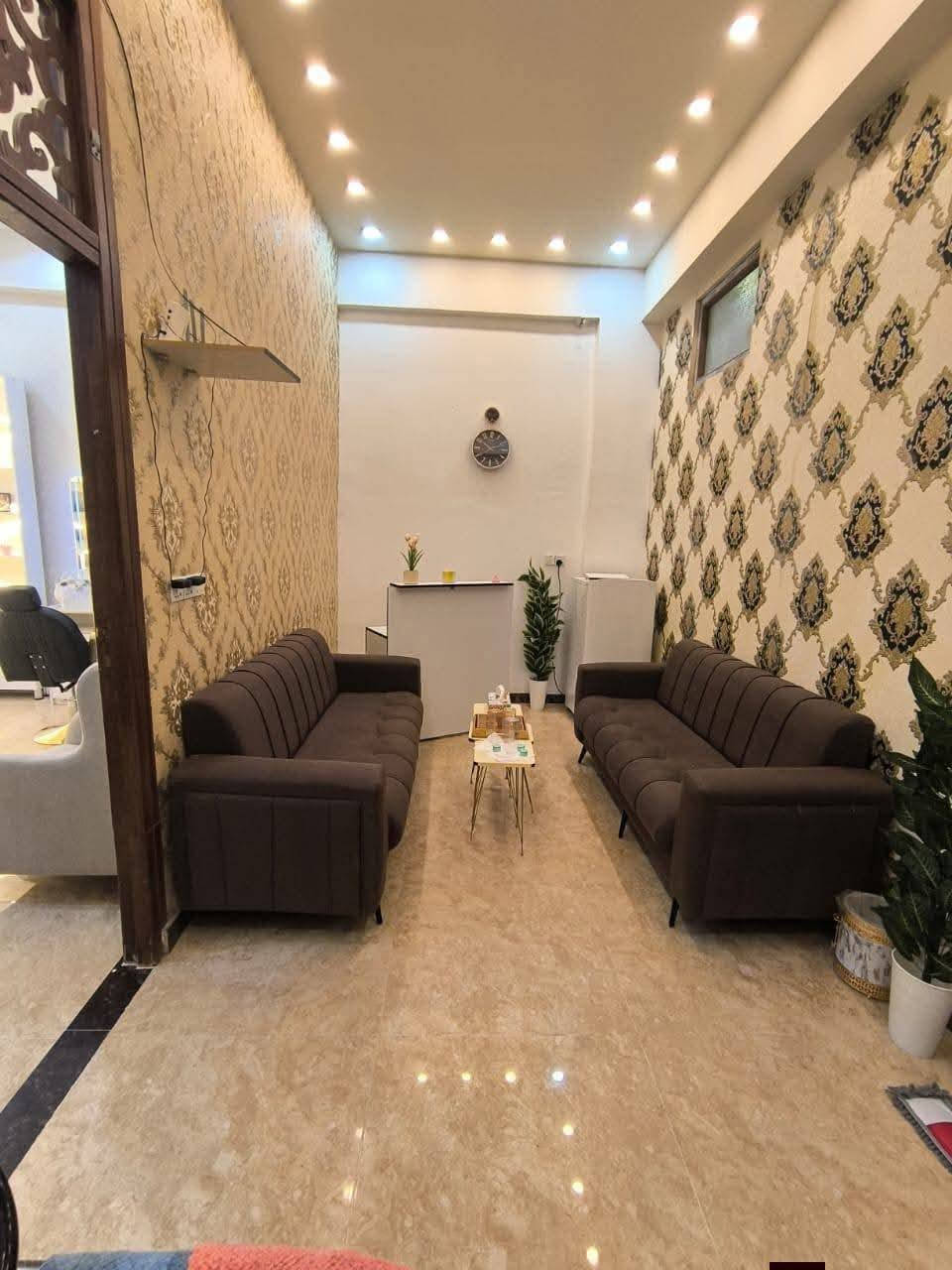 يوجد صالون نسائي للبيع كامل او مفرد بسبب عدم التفرغ
للتواصل/*********** واتساب
محتويات الصالون:-
1.مواد تنظيف بشره واصباغ شعر واصباغ اضافر درجه اولى
2.فاتريناتHDF مقاوم عدد3 مع اناره
3.استاند ملابس وصدريات درجه اولى ايطالي
4.ميز تواليت منفصل مع اناره مخفيه بالمرايه تحكم لمس
5.ميز مكتبي خاص بالاداره
6.كرسي استول درجه اولى ايطالي
7.ملكانه رأس فقط وباروكه شعر
8.جهاز منظف القدم
9.مغسلة شعر درجه اولى ايطالي لون اسود مع تحكم بحركه الراس45درجه
10.مروحه ارضيه متحركه درجه اولى تركي.
11.مولدة بانزين نوع انجيكو امريكي15امبير.
12.كاوية شعر درجه اولى ايطالي.
13.شسوار درجه اولى ايطالي
14.استاند شسوار لولبي درجه اولى
