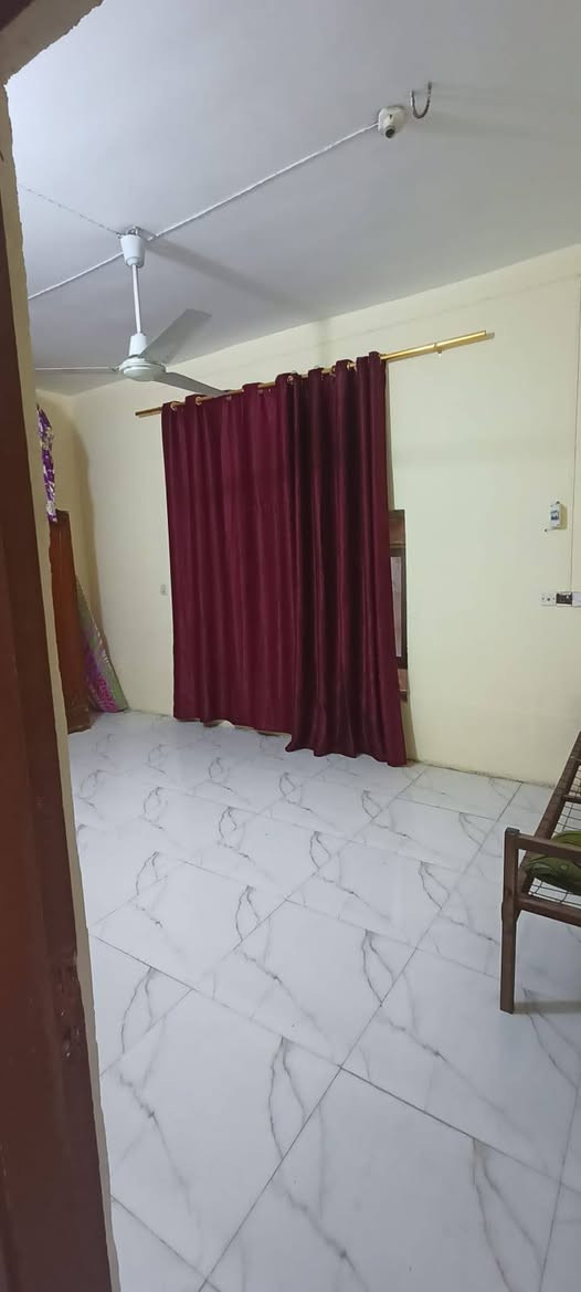 سلام عليكم من رخصت ابو الكروب بيت اللبيع طابو زراعي سند ٢٥ مساحة دونم البيت كونكريت يتكون من غرفتين نوم وصالة واستقبال ومطبخ وصحيات داخلية وخارجية العنوان طريق السنية على شارع العام مباشر الاتصال على الرقم ***********
