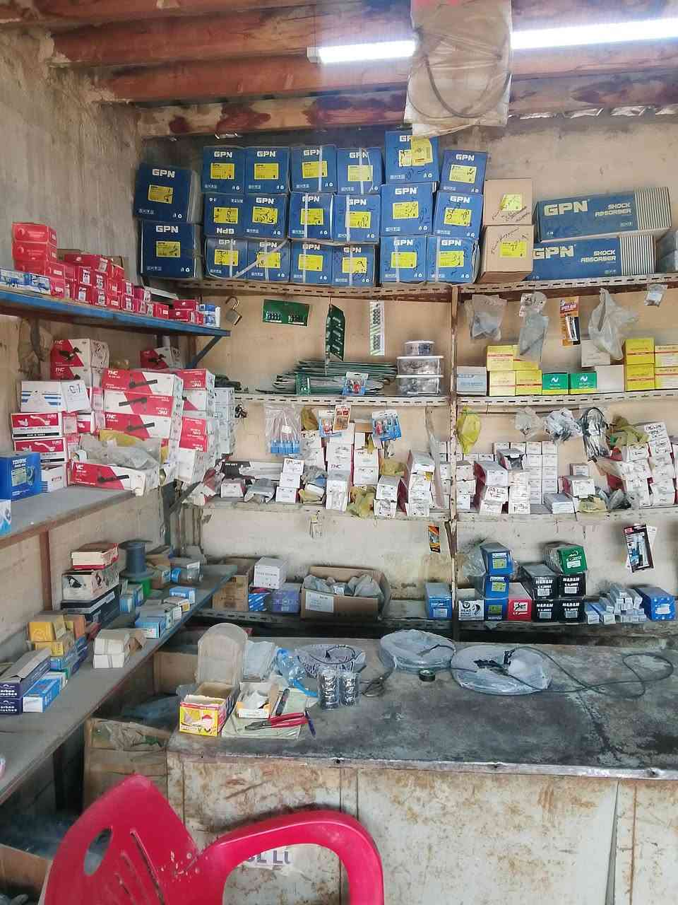 للبيع محلات ادوات احتياطيه للسيارات الحديثه مع الأدوات بسعر جدا مناسب 15مليون
ملاحظه المحلات بدون اجار شهري 
يعني ماكو اجار نهائيا
للاستفسار ***********
