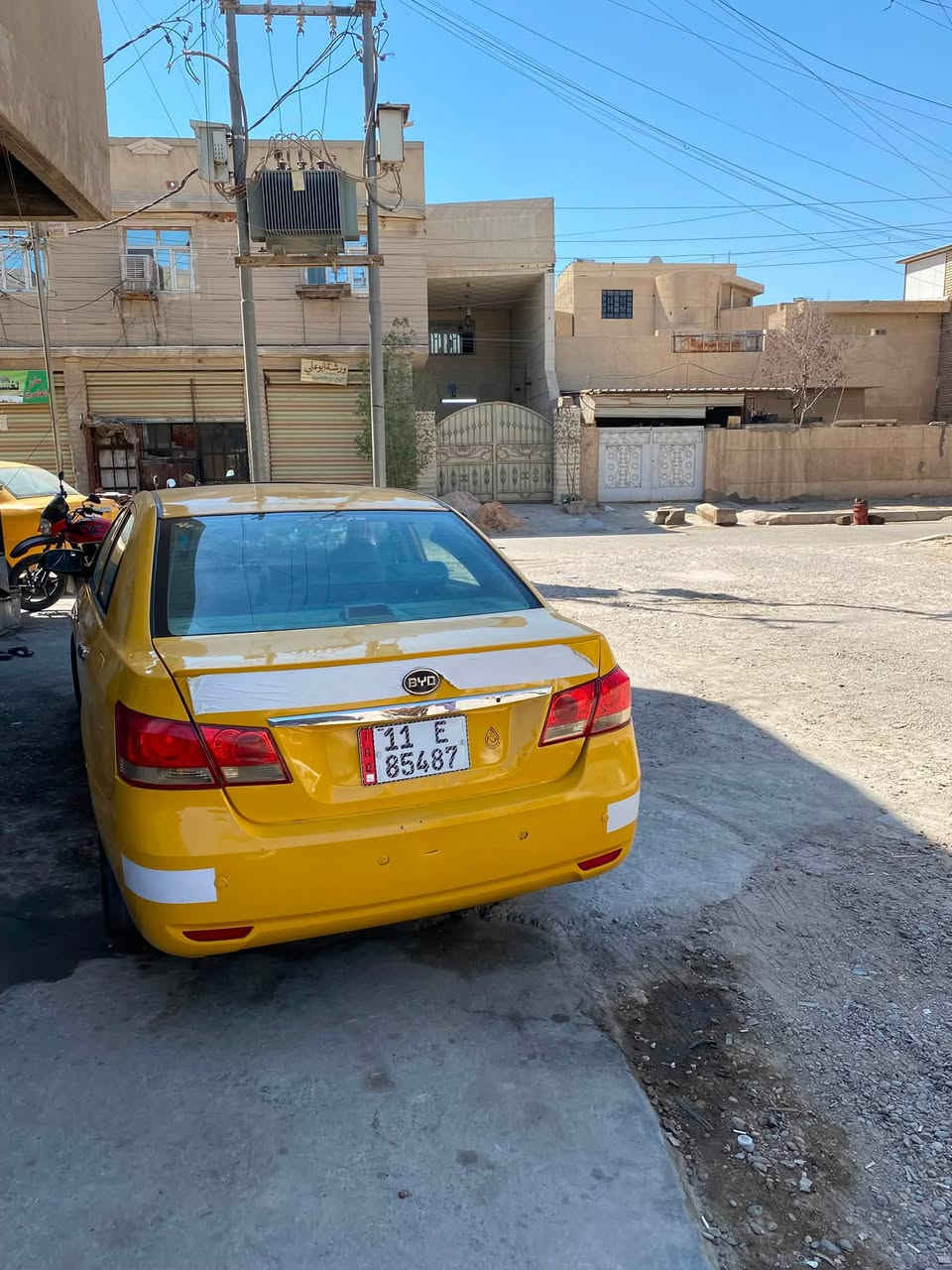 إسلام عليكم  بيوادي موديل ٢٠١٣G3
سياره مصبوغه عام لجماليه  
كير محرك كفاله تبريد  جديه شاده 
سياره خير من الله سعر سياره ٤١ بيها مجال 
مكاني بغداد الغزاليه 
رقم ***********
