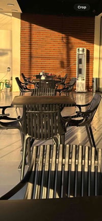 للبيع كراسي وطاولات مطاعم استخدام شهرين 07800132844