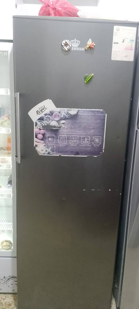سلام عليكم غراض لبيع المكان بغداد البلديات سعر سبلت طن ونص سعره 200 غساله 200 بيها مجال وثلاجة رصاصية 250  ثلاجه عارضة 275 براد 75 رقم ***********
