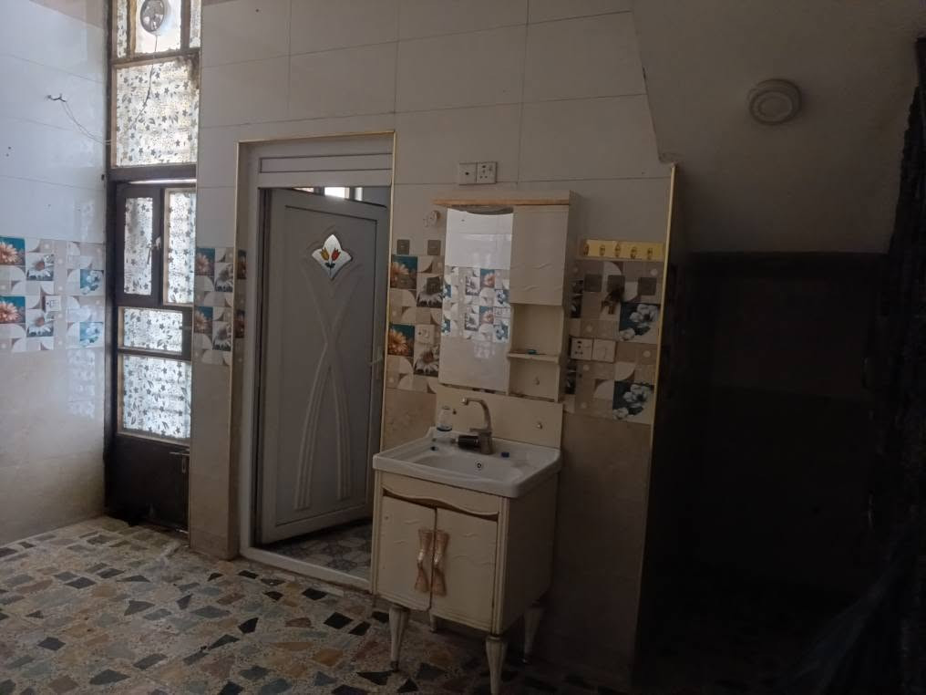 مكلف بالنشر

الاتصال ***********
مشتمل 50متر
للايجار 300 قفل قفل قفل
شهداء البياع قرب مجمع شقق حي السلام الجديد
نظيف يحتوي على الطابق الأرضي استقبال ومطبخ حولي
وخدمات
الطابق الثاني غرفتين نوم وسطحين
خط مولد واصل
عائليه صغيره وموظف اذا
عائلة كبيره لاتتصل رجاء البيت 50 متر بغداد, العراق
