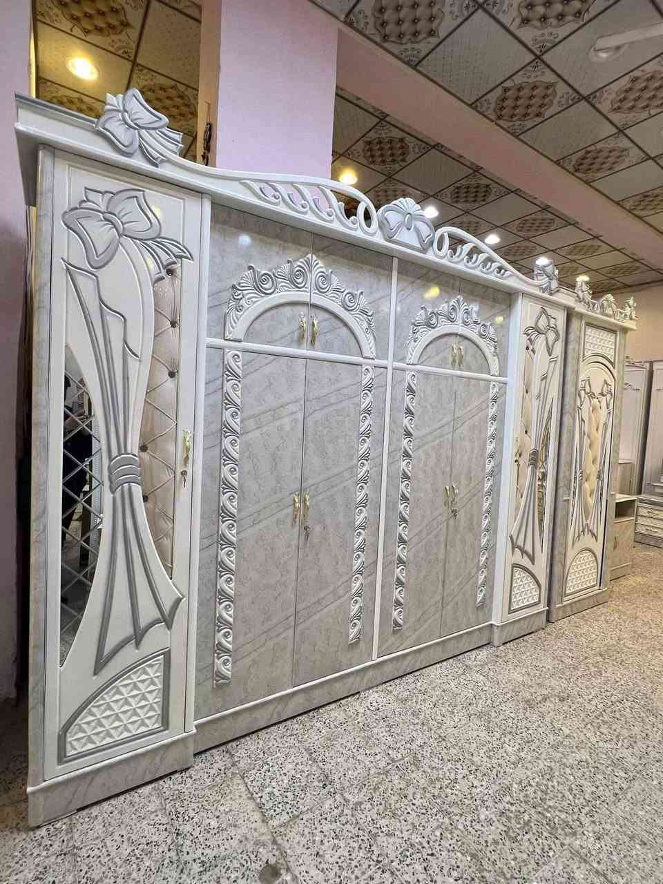 السلام عليكم غرفة 8 قطع للبيع نضافته 90% وبيه ضرر بالملحق مال كنتور 
عنوان بغداد البلديات
***********
***********
السعر مليون و600الف وبيه مجال قليل بغداد, العراق
