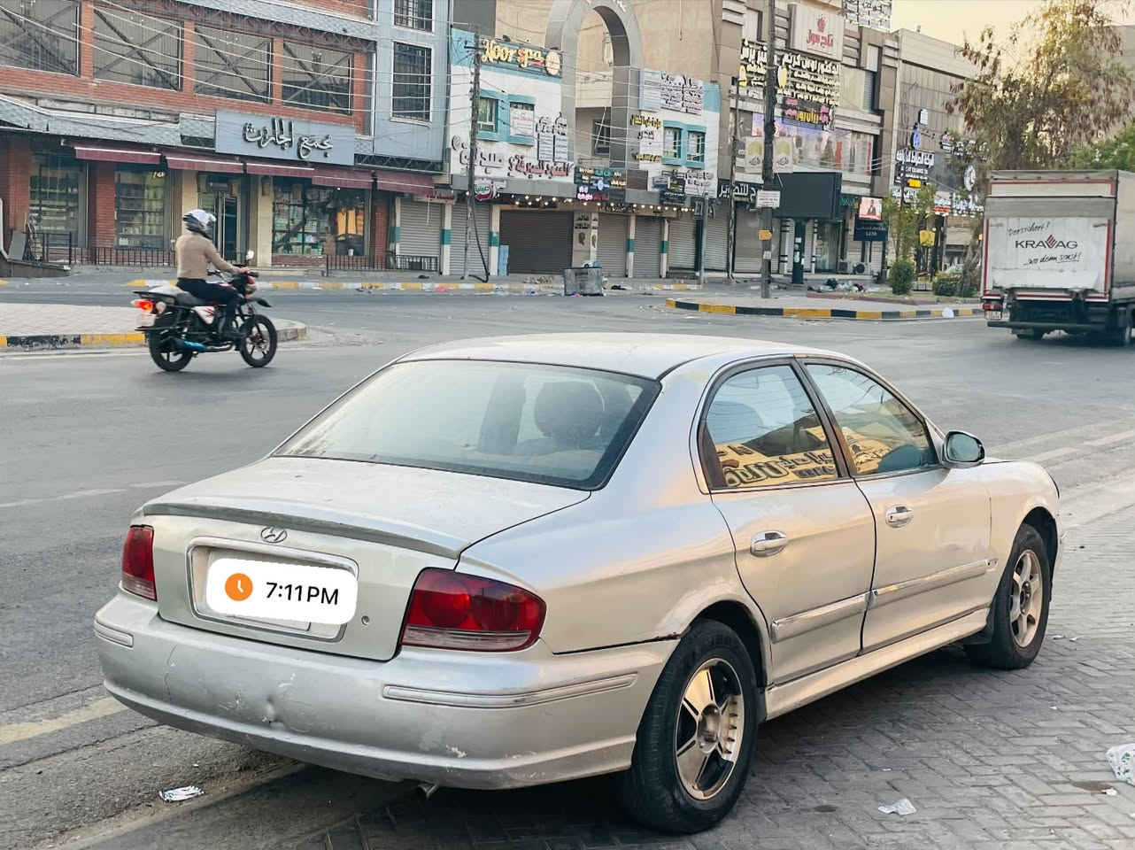 للبيع هيونداي سوناتا 2002
مكينة 2000
 4 سلندر 
گير عادي
رقمها بغداد
السيارة بيها أماكن جراد يحتاجلها فقط صبغ وترتيب
مكانها بغداد -العامرية
السعر 48 ورقة بيها مجال بسيط
للاستفسار ***********

نص مكتوب في الصور:
- 7:10 PM
- 7:11 PM