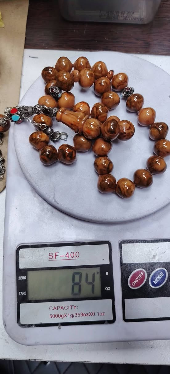 السلام عليكم عروض خاصه ولمده محدوده
سبحه سندلوس ألماني ضبعه خراطه يدويه الشاهد طراز هوروز كركوشه انتيمون طلاء ثابت مع حبه اضافيه قياس الحبه ١٥ مليم گصه عرموطي او يسميه البعض دمعه بوزن ٨٤ غم مسبحه تسر الناظرين والتصوير ضالمه للحجز والاستفسار التواصل على الخاص والتوصيل مجاني لجميع أنحاء العراق حصرا مع علبه هديه تحمل علامتنا التجاريه
وتدللون اغاتي
