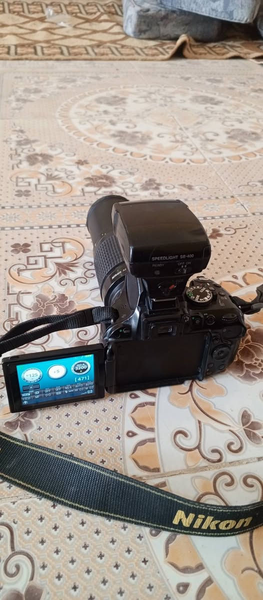 D5200 عدسه الأصلية +زوم رياضي 
سعره ٣٢٥ توصيل ما عندي مكاني ناصريه ‏‪ ***********‬‏ واتساب
