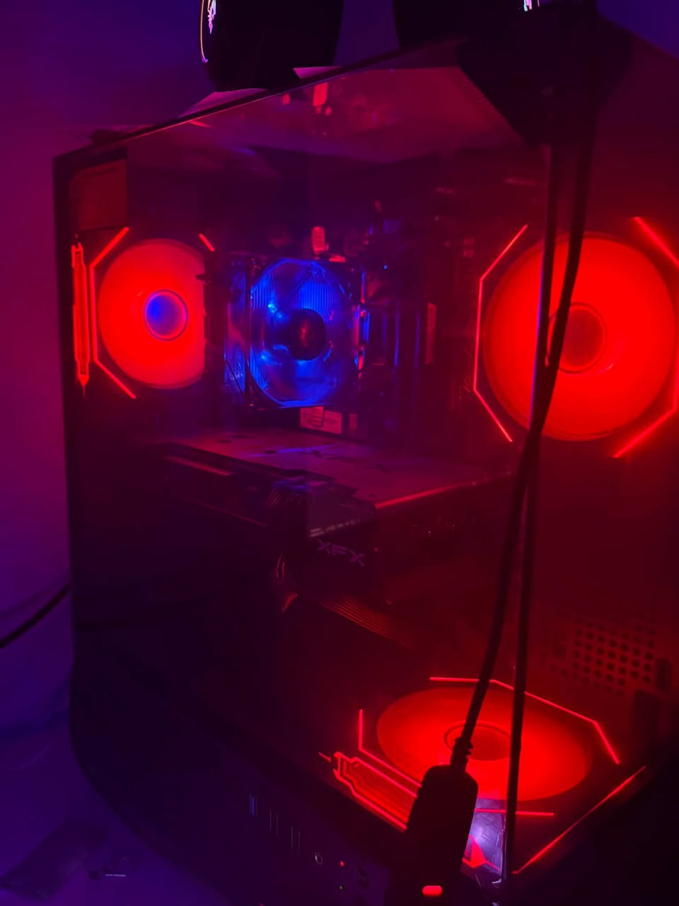تجميعه للبيع ب مواصفات:
كارت شاشه rx7600xt 16G
معالج ryzen 5600
رامات 16
ماذربورد B6550
باور سبلاي atx 650w
مع شاشه قيمنق 210 هرتز 
وماوس وكيبورد  
السعر مليون و200 قفل
ومليون بس الكيس
التواصل خاص او واتساب ***********
