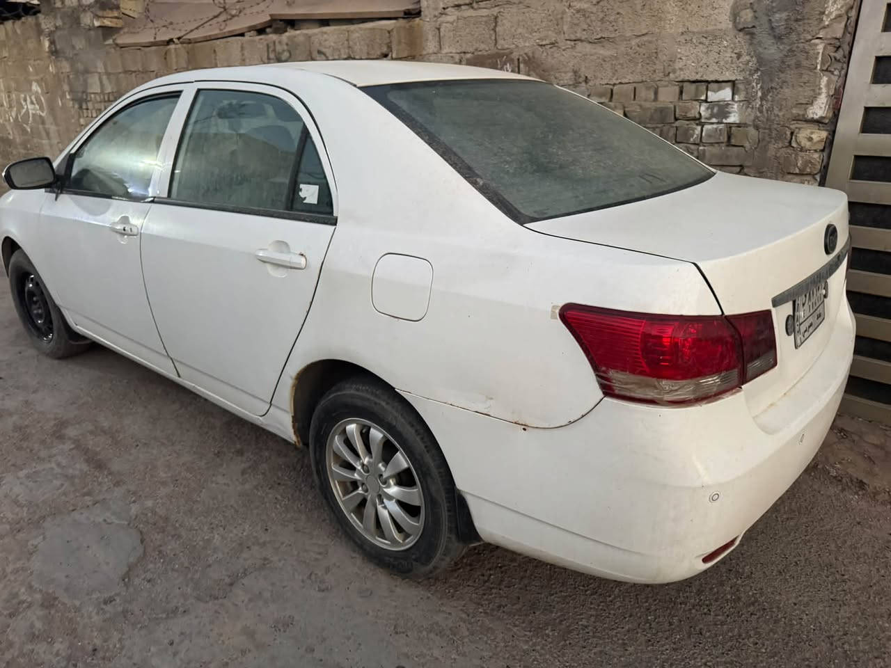 سلام عليكم  سيارة موديل 13 G3 كير عادي محرك يبخر ومبدل بابين جة الايمنة تبريد ثلج سعرها 38 مكاني بغداد زعفرانية بسمي ابيع شرط تحويل والي يشتري يجي يكلب السيارة ويشوف بعينه وان شاء الله ما اقصر بالي يجي ***********
