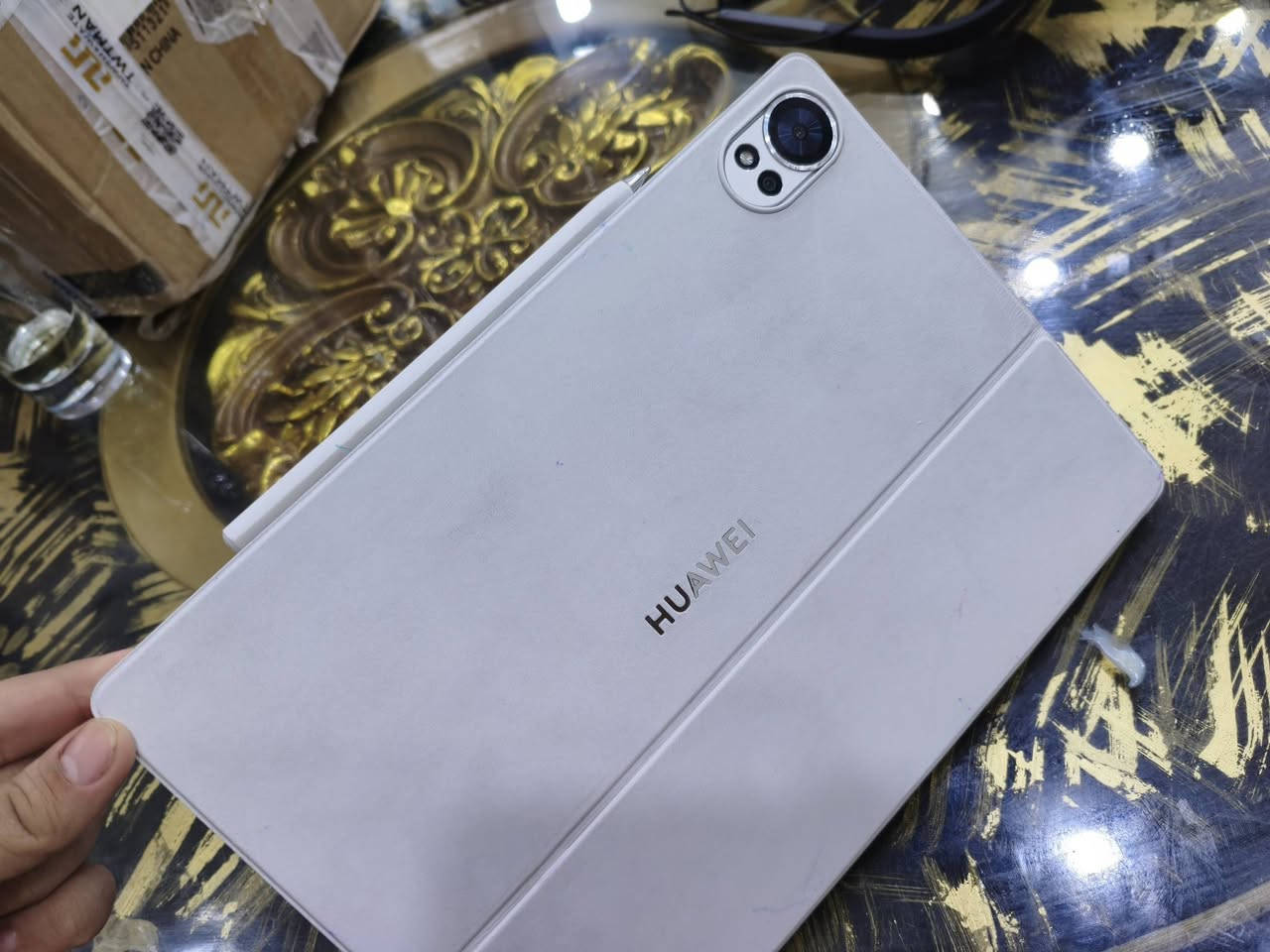 تابلت HUAWEI MatePad 12 X بحالة ممتازة جداً (نظيف كالجديد)
الجهاز: هواوي ميت باد 12 إكس (HUAWEI MatePad 12 X)

​الذاكرة العشوائية (RAM): 12 جيجابايت

​سعة التخزين: 256 جيجابايت

​نظام التشغيل: HarmonyOS 4.2.0

​الحالة: الجهاز نظيف جداً وخالي من أي خدوش أو عيوب، شغال 100% وما فك نهائياً.

​الملحقات: مرفق معه الكيبورد الأصلي والقلم.

​التواجد: بغداد - حي العامل.

​للإرسال أو الاستفسار (اتصال أو واتساب): ***********
