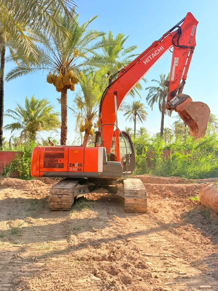 للبيع حفاره هيتاشي زت ثري حجم 210 ايلسي 
جاهزه للعمل تبريد ثلج حداديه 100 زناجيل رولات كله كفاله
رقم بغداد سنويه 30 مئسسه نقار كماشه 
استفسار رقمي ***********
