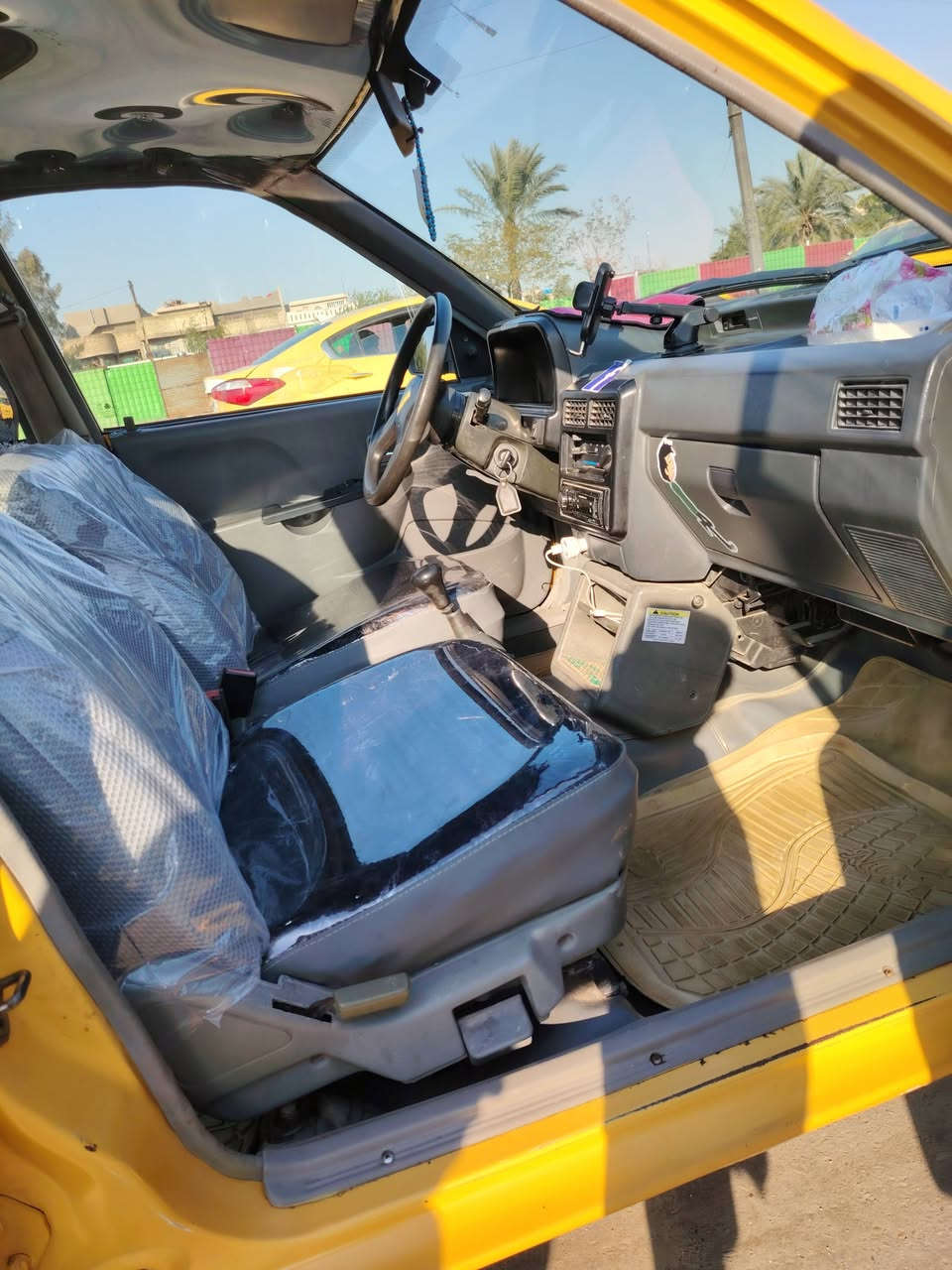 سيارة جهاز وكاملة وما بيها نقص، كهربائياتها كلها شغالة، .
🔧 فقط المحرك ينقص دهن، والباقي السيارة تعتمد عليها وتمشي وما بيها مشاكل تذكر.
 رقم إنكليزي
 تحويل ثاني يوم
سيارة أستخدمها وأطلع بيها للمحافظات وأعتمد عليها.
💰 السعر: 25 ورقة وبيها مجال للجادين
📍 العنوان: بغداد – البلديات، شارع المصرف، قرب سوق الميت
الجاد يتفضل والمعاينة خير دليل.
***********
