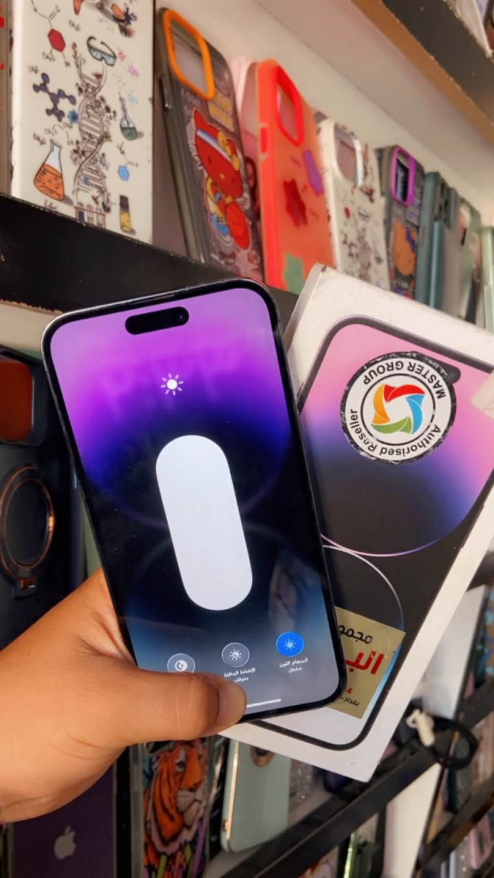 السلام عليكم 
ايفون 📲14 برو ماكس 
لون بنفسجي  مميز 
بطاريه🔋87
ذاكره 256
شرق اوسط عربي ماستر AAA نموذج m
شخط واحد ماكو بل جهاز  
مبدل شاشه اصليه شبه تفصيخ
السعر / 640 وبي مجال بسيط كلش
العنوان / بغداد الدوره شارع الصحه
للتواصل /***********
