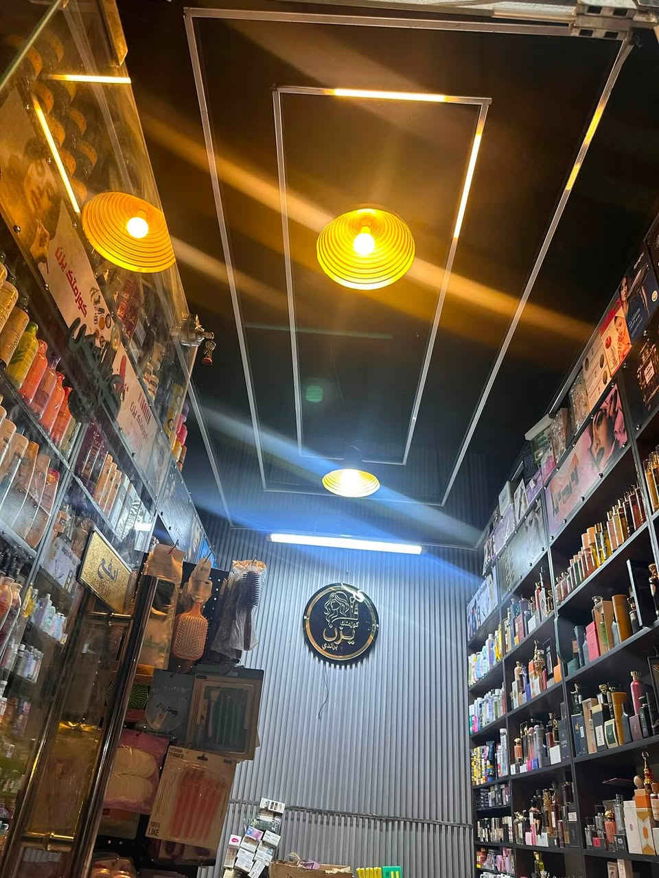 سلام عليكم كوزمتك للبيع تفاصيل داخل فيديوو
   بغداد الحسينيه شراي يتصل وبعيوني ***********
