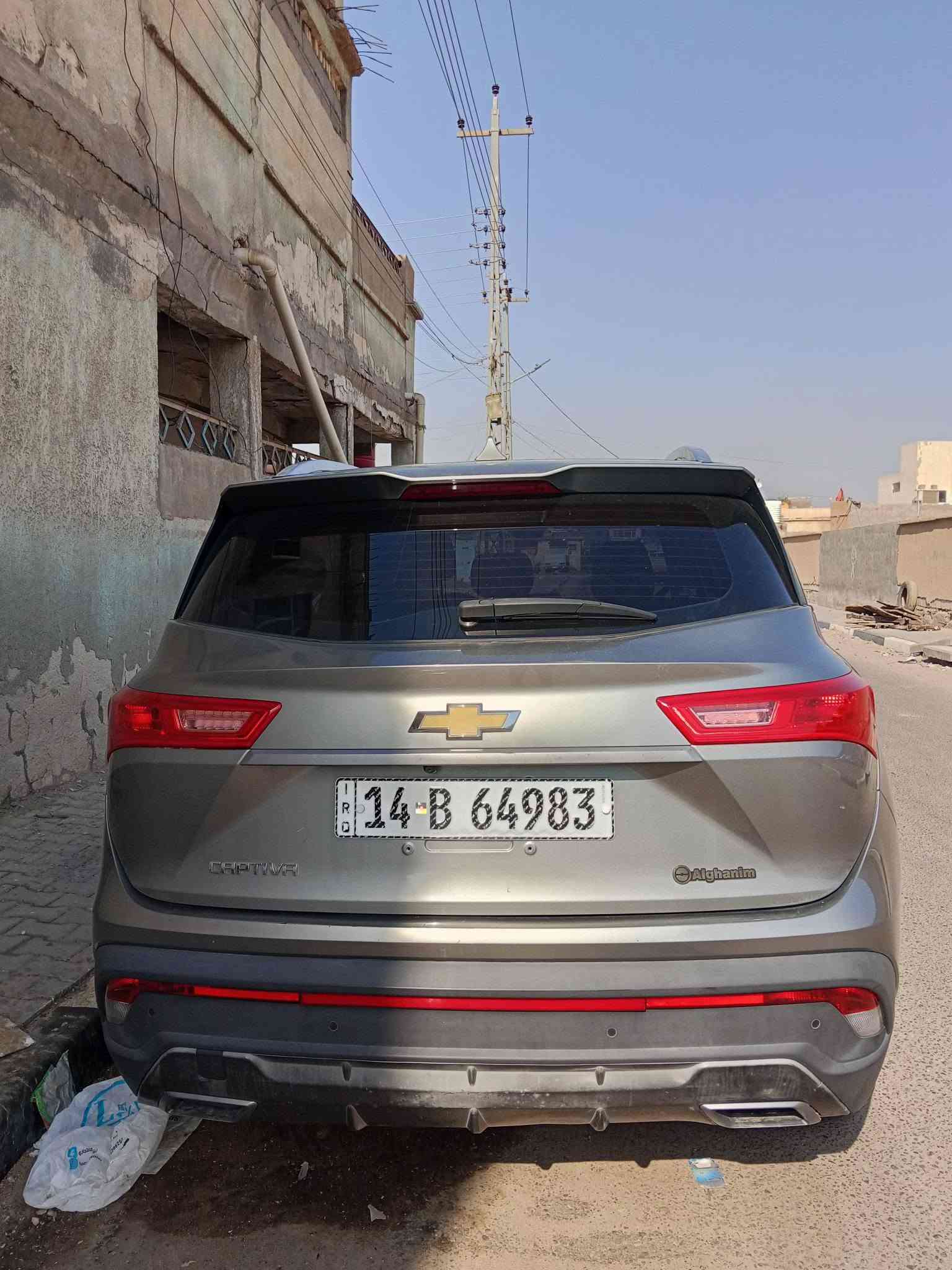 للبيع: شفروليه كابتيفا (Chevrolet Captiva)
 * الموديل: 2023 
 * اللون: رمادي / رصاصي 
 * المحرك: 4 سلندر سعة 1.5 لتر توربو (اقتصادي جداً في استهلاك البنزين)
 * ناقل الحركة : أوتوماتيك (CVT)
 * الرقم: بصره انكليزي   جاهزة للتحويل
 * إضاءة LED أمامية ونهارية 
 * شاشة لمس داخلية كبيرة تدعم Apple CarPlay و Android Auto.
 * كاميرا خلفية وحساسات للمساعدة على الركن.
 * مثبت سرعة (Cruise Control) وتحكم كامل من الاستيرن
 * نظام مكيف ممتاز مع فتحات تكييف خلفية.
 * أنظمة أمان متكاملة  ABS، نظام نظام الثبات الإلكتروني وايرباكات

حالة السيارة:
 * السيارة بحالة جيده جداً 
 * البدي ونظافة السيارة ممتازة كما موضح بالصور.
السعر: [ 140] وبيها مجال
للتواصل  *********** الرقم الثاني ***********
مكان السياره البصره
