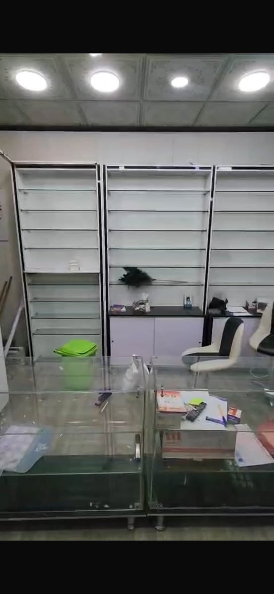 رفوف زجاج مقسى
التواصل على الرقم ***********
