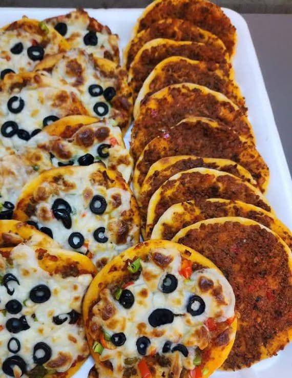 متوفر كليجه مشكل وخفيفي بحشو وبدون حشو العنوان تكريت يوجد خدمة توصيل توصلكم حاره ونفس الي ب صوره شرط تلمع وطيبه وهشه اذ مونفس الصوره تلمع لا تستلموها 😍😋‏‪***********‬‏
