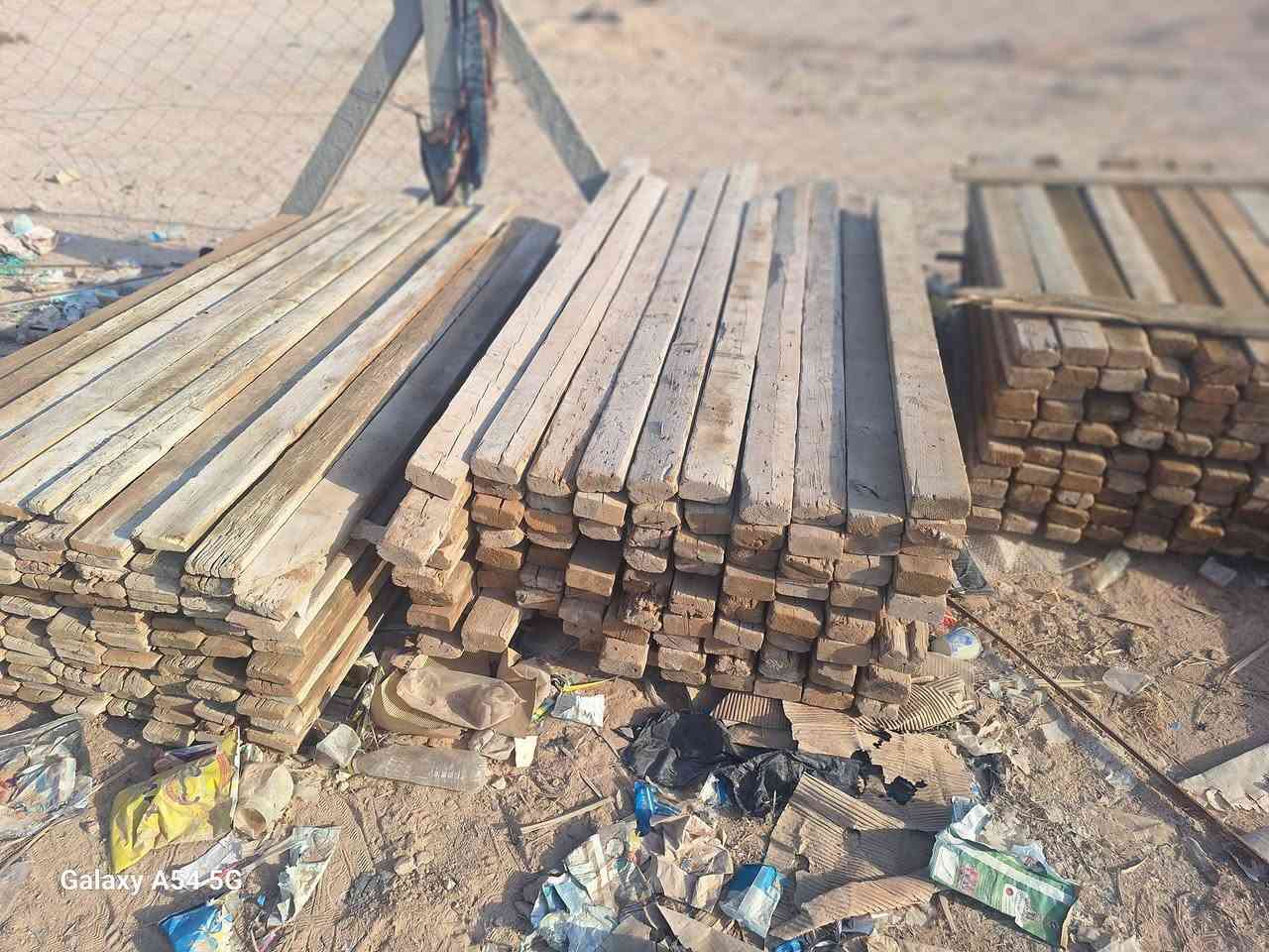 السلام عليكم قالب خشب للبيع 24متر
بلايود نظيف عدد 58 بلايونا مقطعه الاربعين

جكات حاضن وابو الورده العدد 133 جيك

*********** النجف

نص مكتوب في الصور:
- Galaxy A54 5G