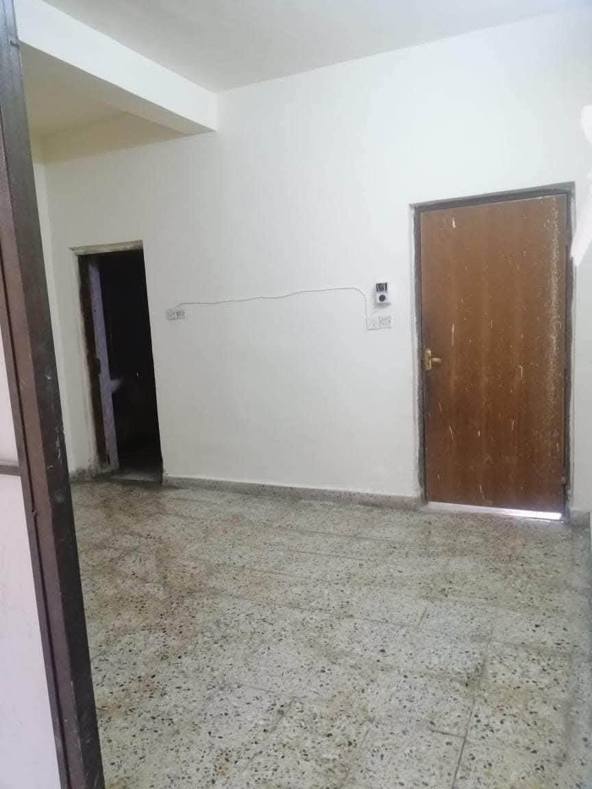 السلام عليككم
بيت للأيجار يحتوي على گراج ومطبخ كبير وغرفة نوم وهول وطرمه وره البيت يصلح لعائلة صغيرة العنوان شارع 60 قرب أفران بيروت وأسواق أهلنا للتواصل 

***********
وتساب متوفر 
‬
