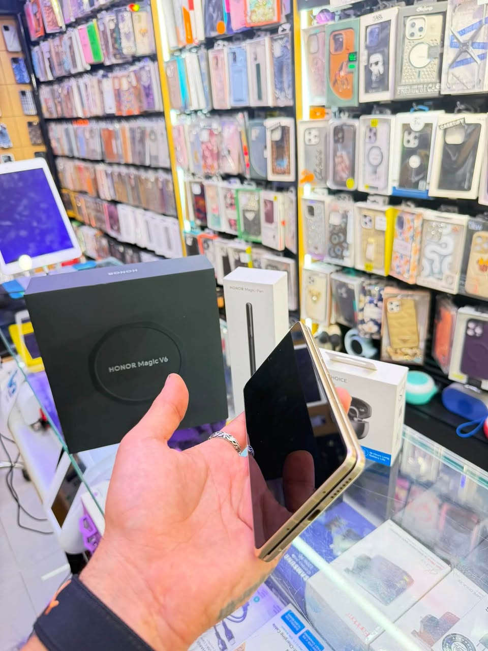 السلام عليكم 
هونر ماجك v6 
استخدام 47 ساعه 
كامل ملحقات معه الهدايا 
السعر مليونين او 100 
سعر الجديد مليونين او 550 
الجهاز بعده على وضع الشركه جديد 

***********
