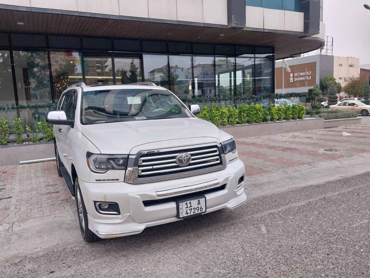 السلام عليكم من رخصت الأدمن المحترم....
TOYOTA SEQUOIA 2009 SR5

للبيع فقط  تويوتا لاندكروزر سيكويا موديل 2009 محدثه 20    صبغ  فقط بدووون حادث 4 قطع ابيع احزام او ايرباك  بعدها على وضع الوكالة السيارة جديدة جدااا بحالة الشركة جاهزة من كلشي كير مكينة حدادية تبريد ثلج ❄️ تدفئة كلشي جاهز وشغال موااصفات السيارة فووول مواصفات 1/1 

مكينة من نوع 5700

كراسي جلد+تدفئة.

كراسي كهرباء.

7 راكب.

3 قطع تبريد ((منفصل)).

نضام تبريد CLIMATA ثلاث قطع.

نضام APS.

نضام Cruise Speed ((مثبت سرعة)).

شاشة كبيرة((نضام APPLE CAR PLAY+B-T+Wi-Fi)).

منافذ ((USB+USB-C)).

شاحن متنقل خلفي.

وبعد بيهاا هواااي مواصفات السيارة جاهزة وكاملة 100% من تخم تاير جديد جميع النواحي بعدها بحالة الوكالة  اضافة عليها منظومه غاز  90 لتر مع الضمان رقم بغداد دولي سنوية ((2031)) تتحول في كافة محافظات العراق 

للأستفسار:*********** مكان السياره بابل

