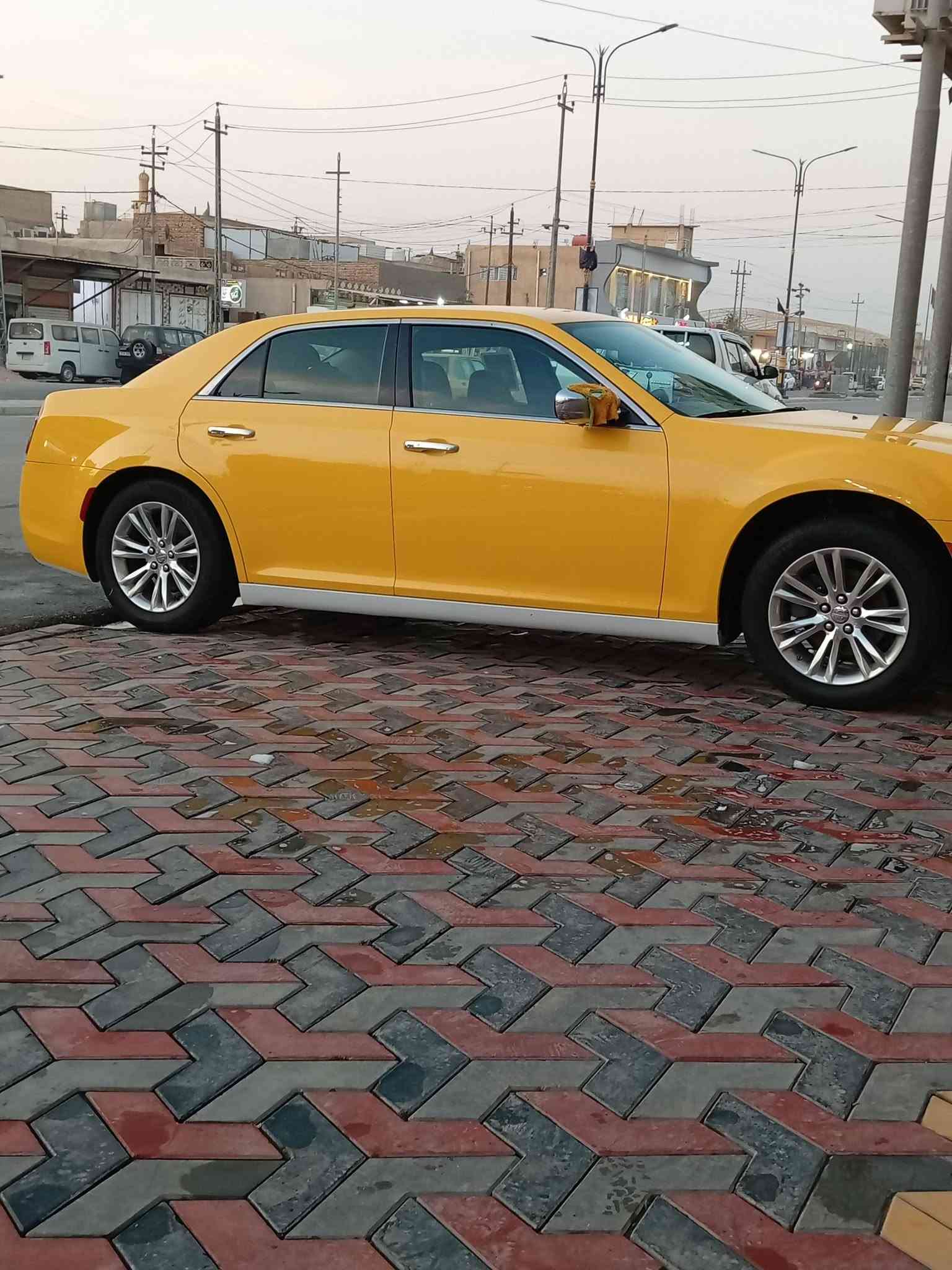 سلام عليكم سياره للبيع موديل 18 كفالة عامه كنديه رقم بغداد انكليزي باسمي رقم الهاتف ***********
