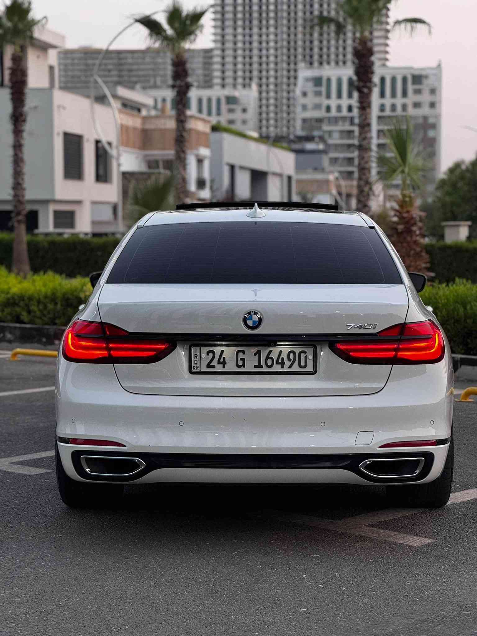 BMW 740i 2018 كلين سعر مناسب 
كلين و سعر جدا مناسب بي ام 740i موديل 2018
سيارة دعامي ل دعامي اب شرط بدون صبغ 
محرك 6 سلندر تيربو قبق محرك مفتوح !
گير مكفول 
گير محرك اب شرط فحص و سونار بدون عيب 
فول فول مواصفات معروفة 
ماشية 160 الف 
سعر جدا جدا جدا مناسب 248 ورقة بيه مجال قليل 
بيع مستعجل رجاء اذا مو شراي لا تنطي حجاية 
ملاحظة السيارة بيه 4 اسابع جاملغ امامي بارد PDR 
باقي كله مكفول 
مكان سيارة اربيل 
واتساب ***********
