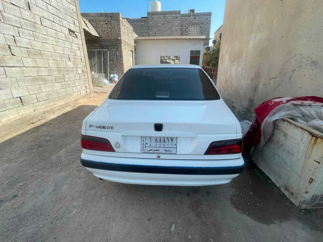 سيارة بيجو مديل 2021
سيارة حلو نظيفه

مانقصه شي 

تايرات جدد 

تبريد ثلج 

كير ومكينه 100%

بيه فقط بارد باب السايق 

رقم الهاتف ***********
