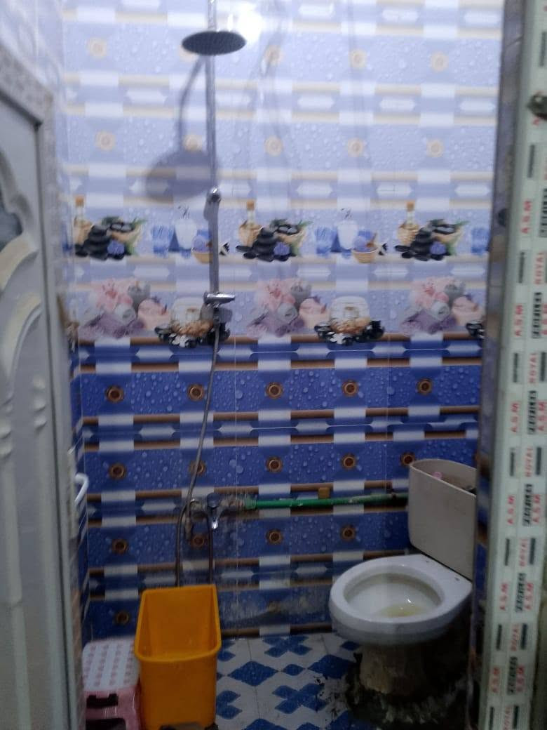 بيت باتضحية شارع العياده قرب صيدلية فدك 100 متر بناء حديث خلفي غرفة نوم واستقبال صاله مطبخ حمام منور طابق واحد ***********
