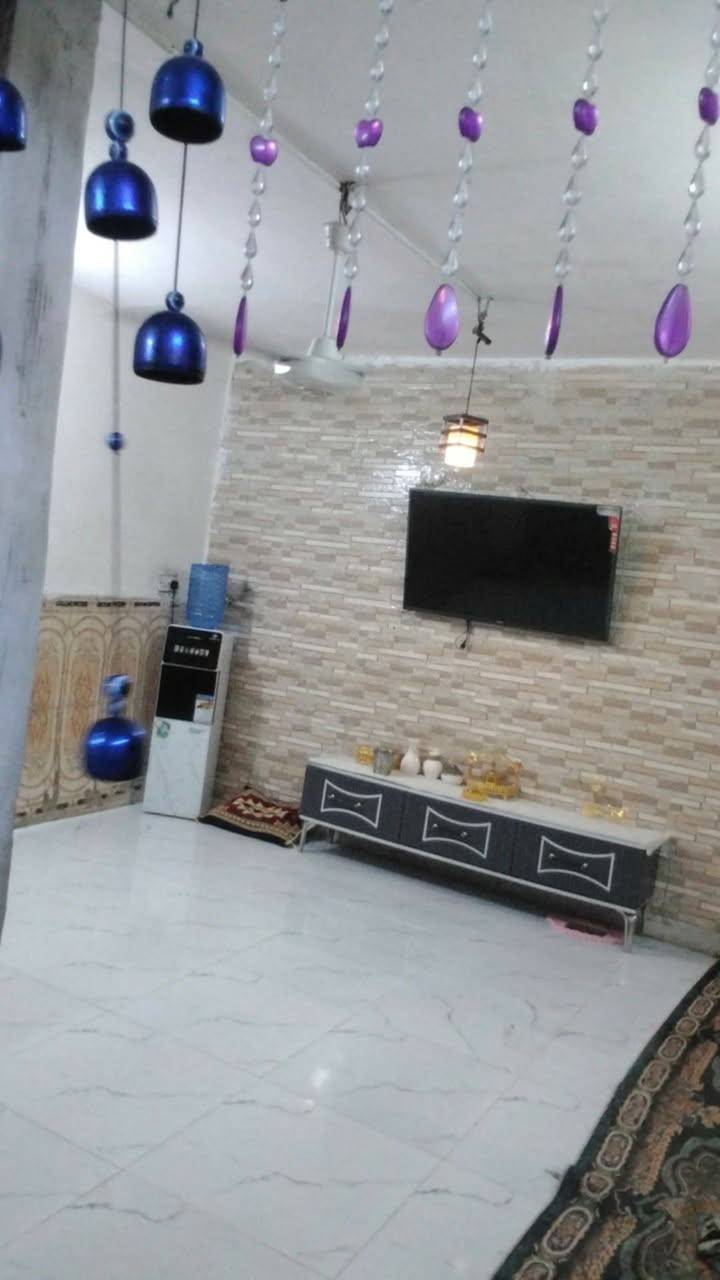 سلام عليكم خلفية البيع مساحه 80 متر تحتوي على غرفه نوم وستقبال ومطبخ وحمام وطرمه طابق واحد موقعها قطاع ثاني شارع شكيب *********** سعرها 70 وبيها مجال
