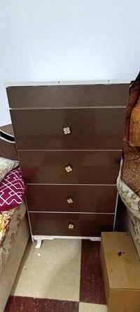 غرفه للبيع • نظيفه • مع صور