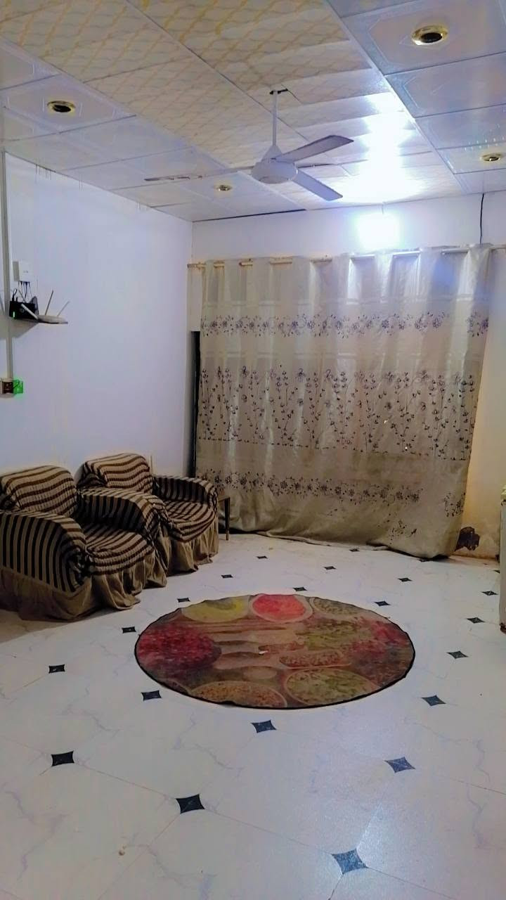 السلام عليكم بيت زراعي للبيع في منطقة سيد خضير ركن عالي عن الشارع مساحته180متر يتكون من غرفتين وصاله جبيره واستقبال ومطبخ وصحيات خارجيه وداخليه متوفره كافة الخدمات نضيف ومرتب السعر32 للاستفسار الرقم***********
