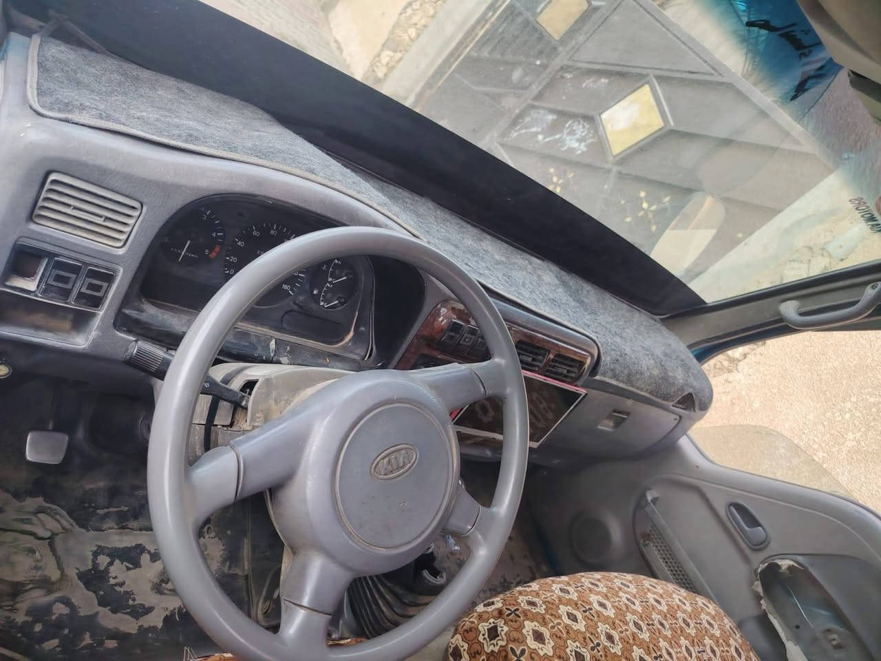 كيه بزون • ٢٠٠١ • مكان حديثه