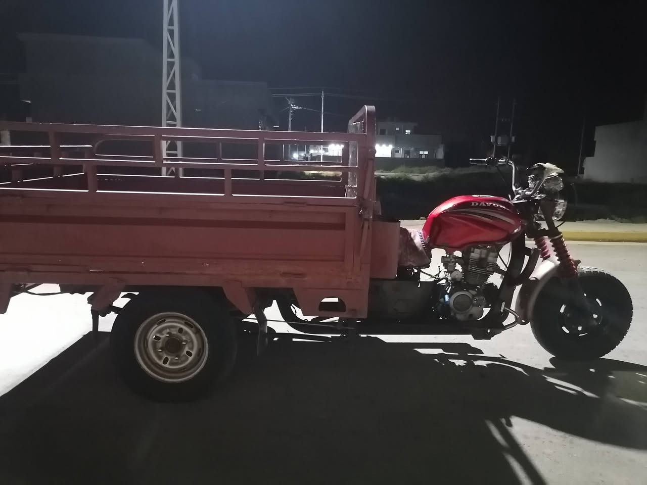 السلام عليكم ستوته ديوان للبيع ( كلك) ستوته نضيفه سعره ٧٠٠ وبيه مجال المكان الشحيميه ***********
