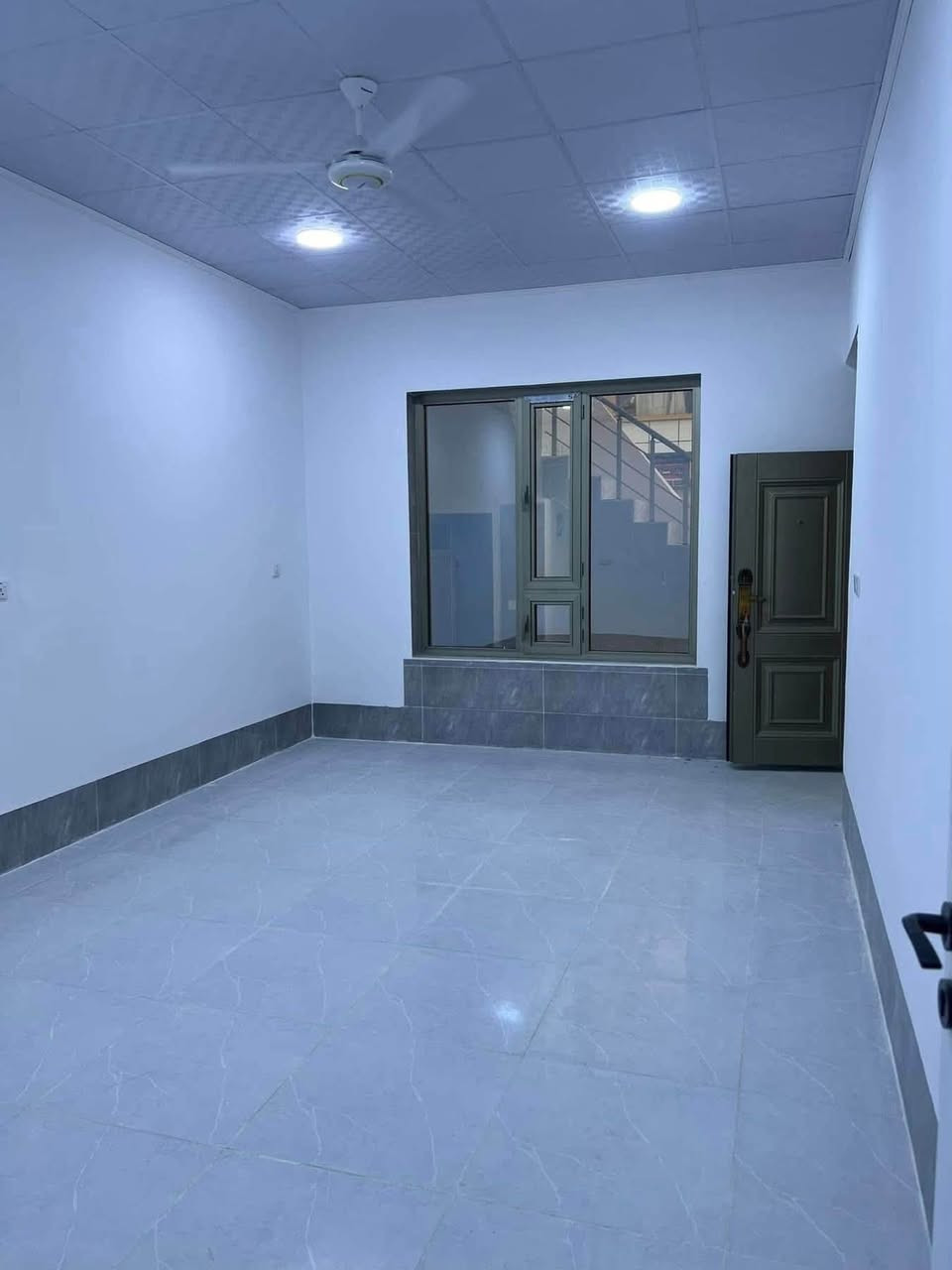 🏘🏘بيت للبيع ديالى خانقين 🏘تولة فروش بصف اسواق فرمان على شارع العريض 
طابو صرف مساحة 150 متر طابقين منعزل درج خارجي 🏘بناء حديث البيت صفر واجهة 7ونص والنزال 20 بناء 2024

طابق الاول 
2 غرفة نوم واستقبال وصالة داخلية ومطبخ حار وبارد ومجمع صحيات داخلي وخارجي ومنورات عدد 2 

علماً طابق الثاني نفس طابق الاول بضبط 
ودرج وباب منعزل 

السعر / 140 مليون بي مجال     

للأستفسار اكثر اتصال بالارقام فقط 

***********
***********

مكتب فريا موفق للعقار
