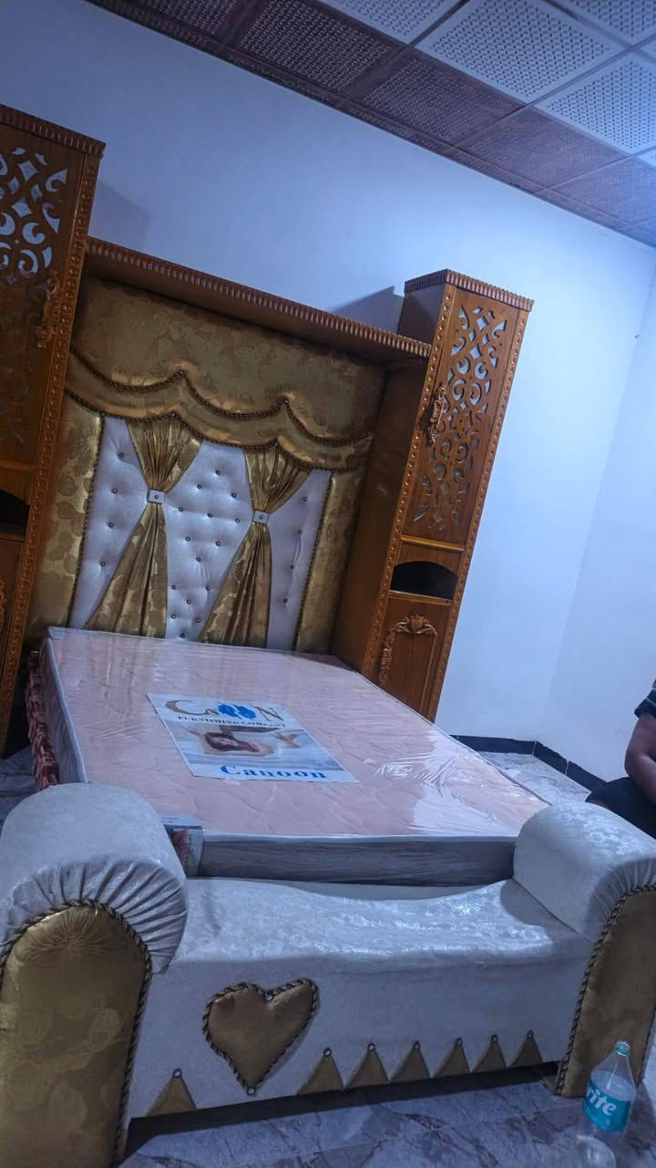 سلام عليكم حبايب 
غرفت نوم صاج الصلي حطاطه 
سمك 5ملم كامله مكفواله من كلشي 
الغرفه تحتوي على كنتور6ابواب+زاويه2باب+ميز تواليت +سرير +ابراج التخت 2+ضهر سرير 
مكفواله من كلشي نضافه 95__100
العنوان تكريت الديوم شارع60
السعر 850وبيه مجال الطيبين
الهاتف ***********خط وتساب
