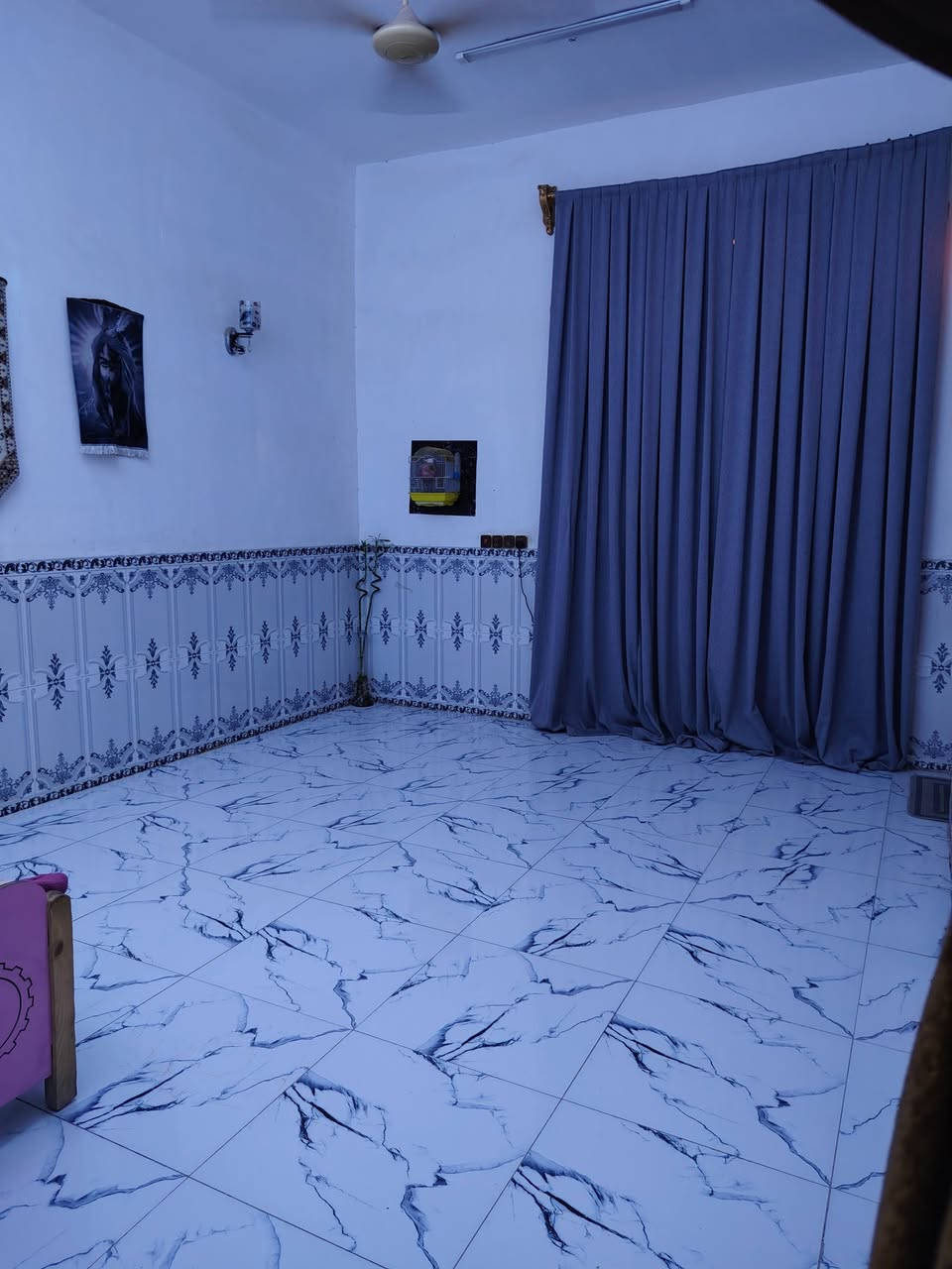 بيت ركن على 3 شوارع طابقين مساحه 200متر ، للبيع يحتوي على غرف 5
غرفه بالطابق الاول و4 غرف بالطابق الثاني ومطبخ وأستقبال وصالة وحمام داخل البيت وحمام بره بالطرمه وحمام بالطابق الثاني ومنور خارجي يحتوي على طرمه مساحه كبيره وبي 3 محلات بس مو كاملات الواجهيه 12 والنزال 16
العنوان : حي الحوراء على طريق بغداد مقابيل عامود 37
للأستفسار 
***********
***********
