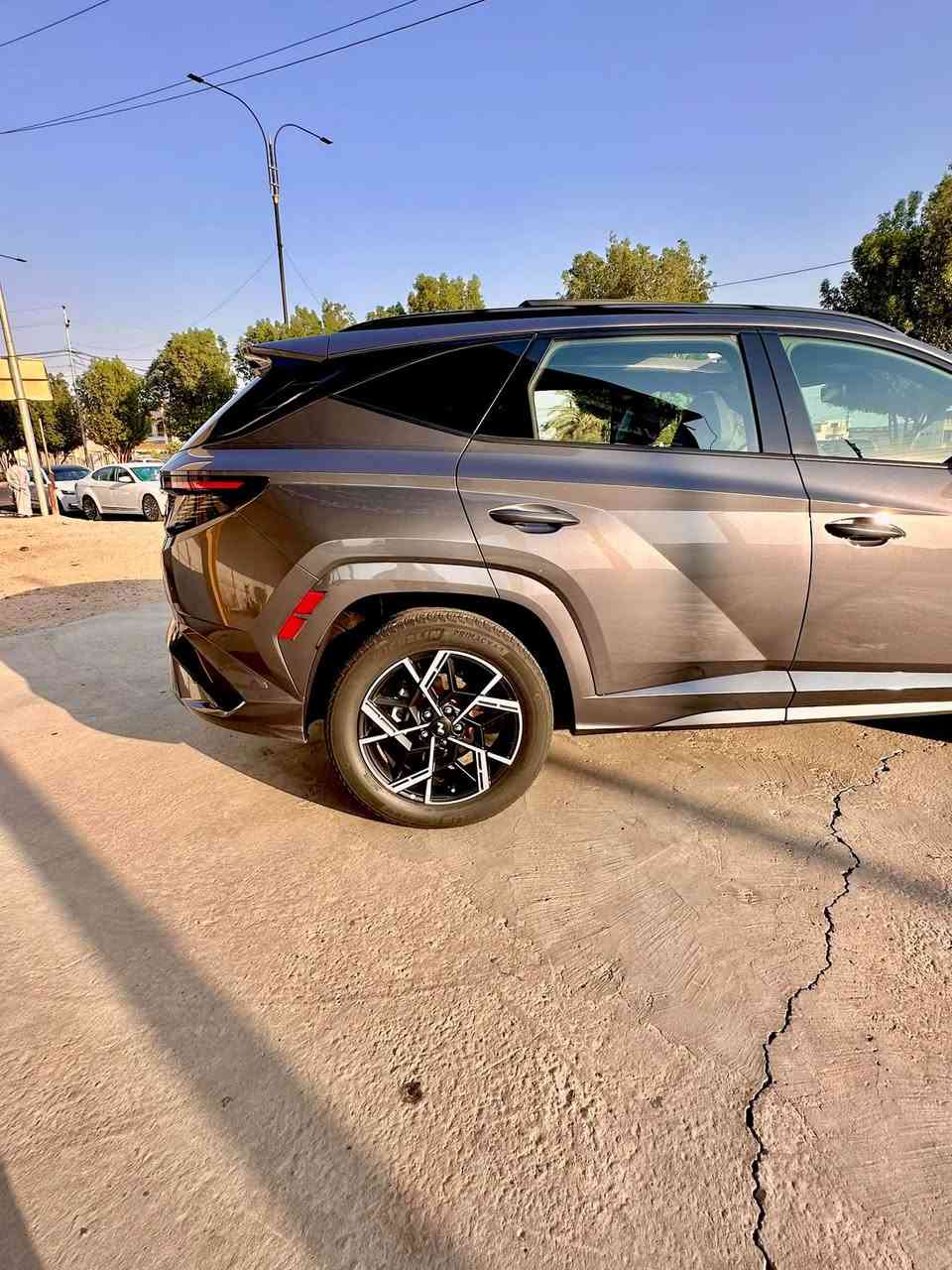 ‏HYUNDAI TUCSON N-LINE HYBRID 2025
  
📍السياره موجوده في الانبار الرمادي 

السعر 2️⃣0️⃣5️⃣ قفل وماكو هيج سعر 

هونداي توسان  ان لاين هايبرد 2025 رقم اربيل باسمي 
المسافة المقطوعه 30 مايل  
اللون . فيراني 
محرك. 1600cc
الموديل 2025
صبغ بنيد فقط 
بدون دواخل شرط الفحص 
ارباك راجع سستم شركة 
                  ======= الاضافات👇👇 ======

فتحه بانوراما 
شاشة كبيره نفكيشن 
بصمة .
رادار امامي
 مانع تصادم
تحديد مسرب .
نقطة عمياء .
كاميرا خلفيه
كراسي كنتاره + جلد 
كراسي كهرباء
طارة مدفية .
كراسي مدفية
مثبت سرعة
تحكم ستيرنج
نظام قيادة ذاتية 
تشغيل عن بعد سياره 
شاحن وايرلس
هاند بريك كهربائي
حساسات خلفيه
دفع رباعي 4X4 
باب خلفي كهرباء 
اضويه اماميه زنون LED
كشافات ضبابي LED 
اضويه خلفيه LED
نظام GPS+ خرائط 
3 انظمة قياده Sport /ECO / Normal
كندشن مركزي امامي + خلفي 
بلوتوث 
مدخل AUX + USB

🚗🚗حادث السياره كما موضح في الصور 🚗🚗

نقصها البوابه الاماميه 

التواصل : ابو عبدالله / ***********
