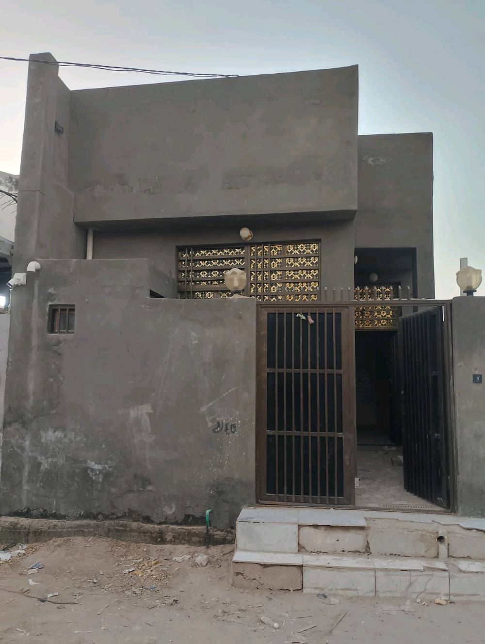 بيت 100م. نزال 20م. العرض5م. النجف شارع المطحنة قرب سوق شارع المطحنة بيت جديد بناء شخصي غير مسكون
السعر 45  مليون قابل للتفاوض 
ملاحظة:  يتحتوي على عرفة منام + صاله + استقبال  حمام داخلي وخارجي مدخلين مدخل على الاستقبال ومدخل عالصاله 
مجهز بنكات سقفية + كيز +تانكي ماء+ ماطور ماء وأنارة

الاستفسار.... 
***********