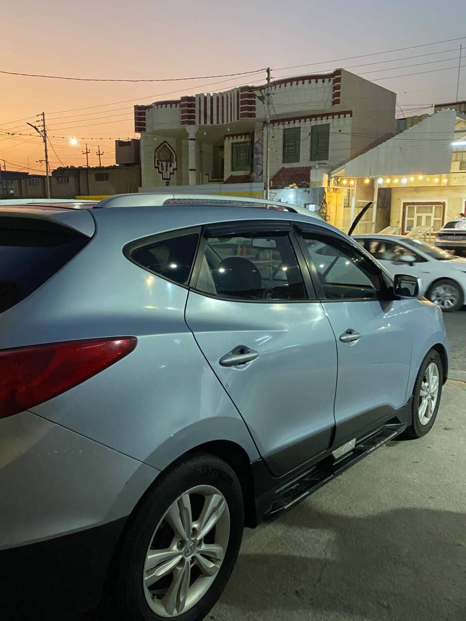 سيارة مال بيت ماشيه ١٦٦ الف قابل للزياده
السعر ١٠٠ وبيها مجال
للتواصل واتساب
***********
الموقع الانبار فلوجه 
توسان ٢٠١١ امريكي ضربتها كلش خفيفه بدون دواخل صبغ ٣ قطع بدون معجون ودواخل بنيد وجاملغات اماميه فقط
 بداية جراد خفيفه بالقماره
