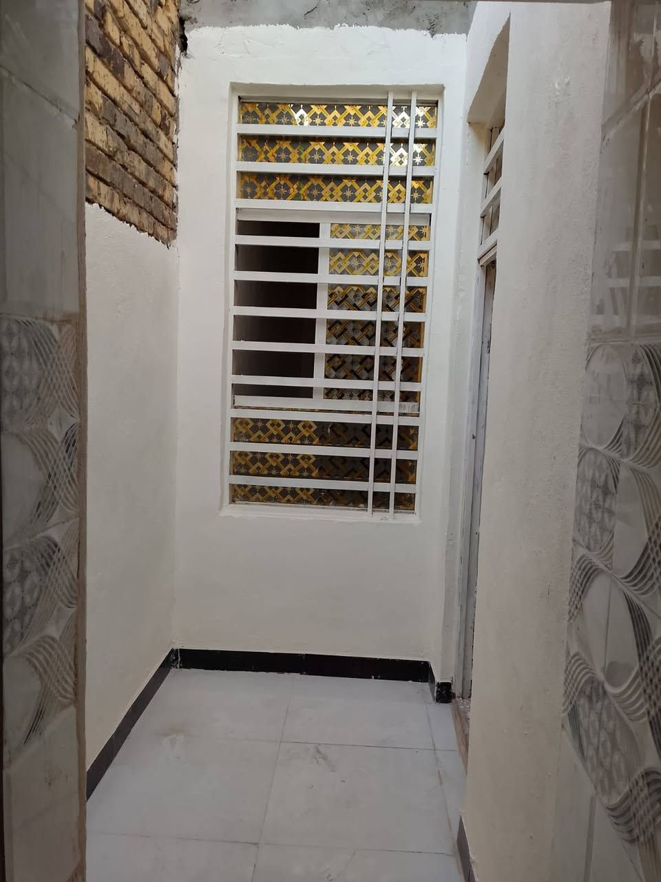 سلام عليكم بيت البيع طابو زراعي مساحته 90 متر غرفه  ومطبخ وستقبال البيت الساس صب كونكريت وتجعيب طابوك بناء بلوك ابو 20السقف صب كونكريت تشاريف طابوك البيت كلش حلو وجاهز البيت موقعه شارع المطار الجديد خلف مجمع الجوهره بدايت شارع تلاثين مكانه كلش حلو ستفسار تصال *********** او وتساب ***********
