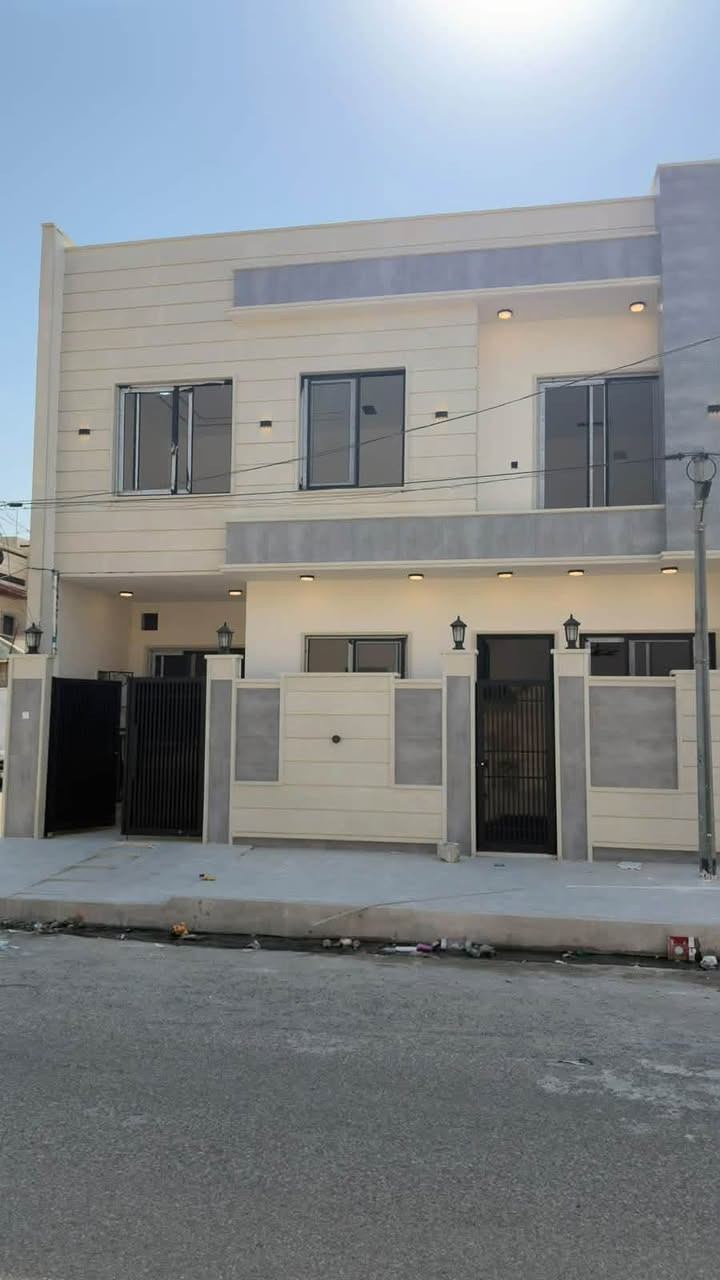 🏡🏡🏡
داران حي الإعلام. للبيع
مساحه الدار الواحد ١٠٠ متر .
واجهة ١٠ متر والعمق ١٠ متر. 
ركن وعادي .
اتجاه شروق وقبله. 
شارع ٢٠ متر خلف سايدين دانيه ماركت 
بناء فول مواصفات نظام دكتات وكامرات .
يحتوي الدار الواحد على ٤ غرف نوم وهولين 
واستقبال مع باقي المشتملات. 
سند طابو الزهور ومكاتبه مع الشرعي مباشر. 
لمزيد من المعلومات والسعر الرجاء 
الاتصال على أرقام المكتب
***********
***********
***********
***********
مكتب لارسا للعقار حي النور 
مقابل جامع طاهر زيناوه  قرب حلويات الذاكر
