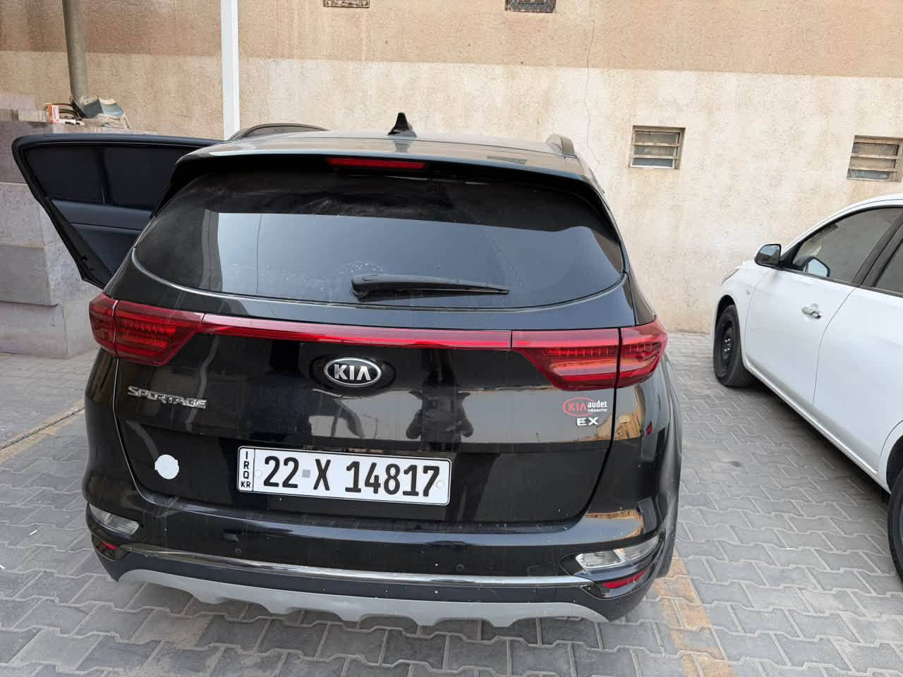 السلام عليكم
سبورتج وارد امريكي
موديل2022
محرك2400
رقم اربيل تحويل او وكاله 
ماشيه 106 ك
فوول مواصفات للاخير 
ضربتها مدكر وبارد بلبنيد كلش قليل
جاهزه كل نقص مابيه
السعر 175 وبيهه مجال 
العنوان البصره
***********
