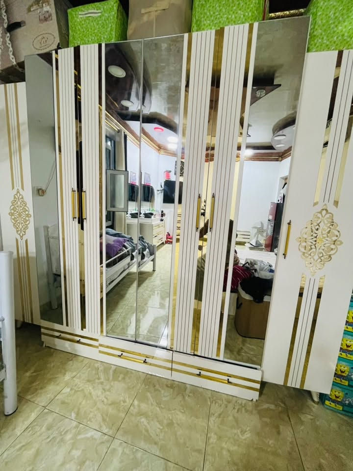غرفه للبيع
٩ قطع نضافه ٩٠٪؜ 
مكاني نجف 
للاستفسار اكثر الاتصال 
***********
